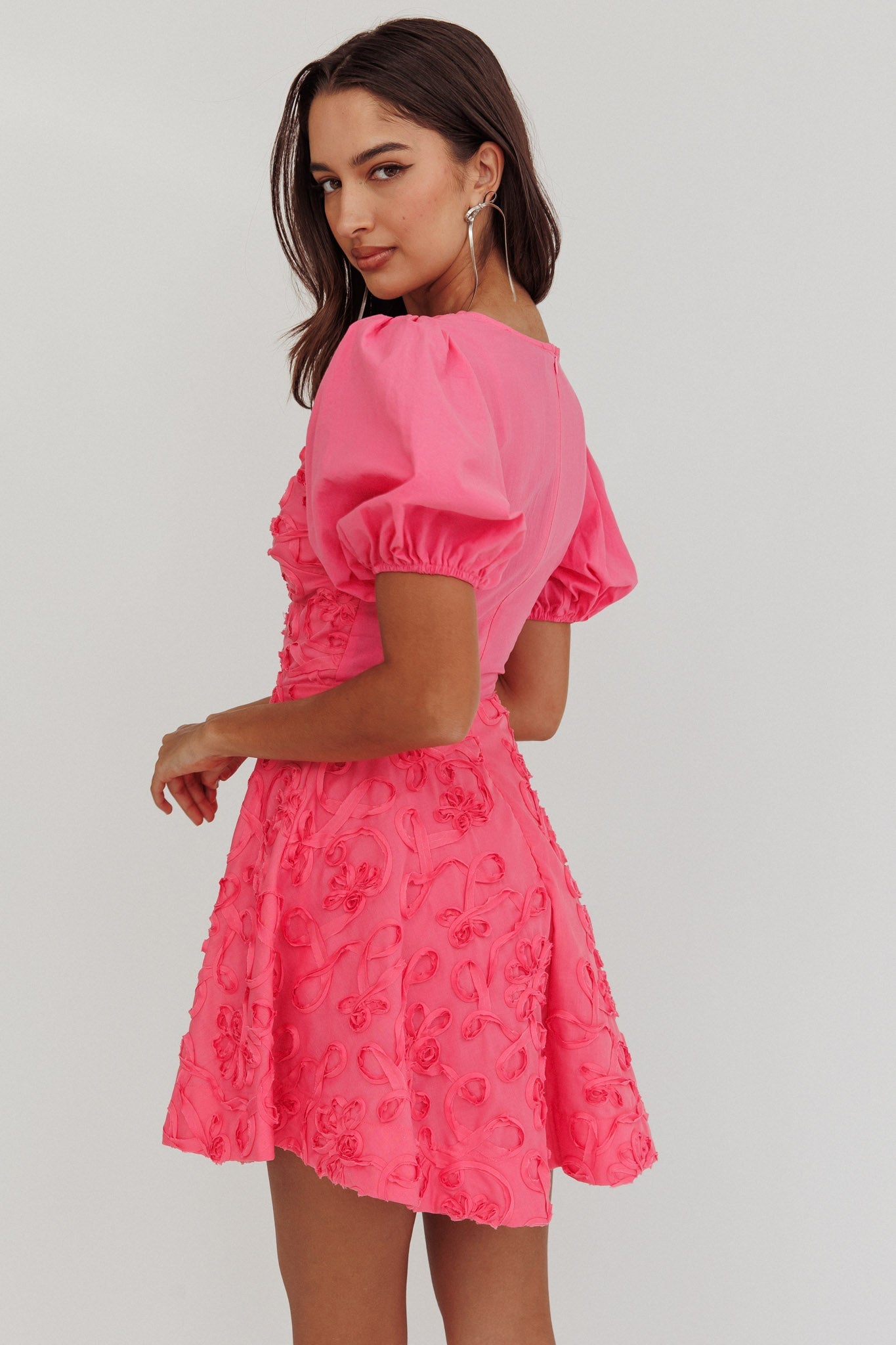 Mini abito con maniche a sbuffo Samsara rosa shocking