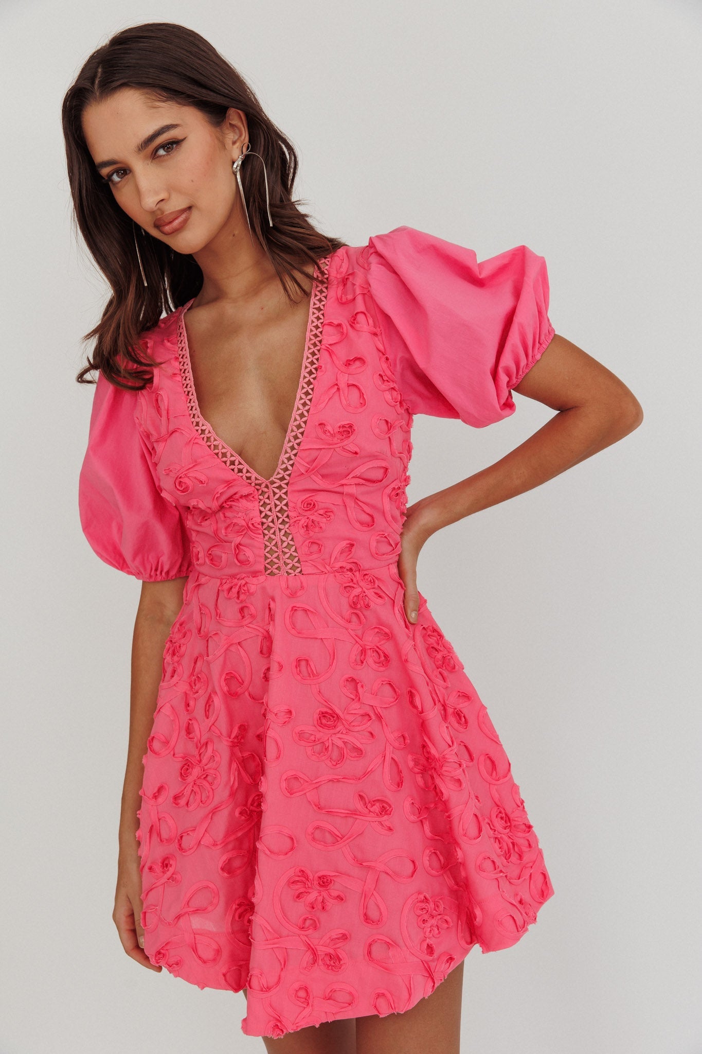 Mini abito con maniche a sbuffo Samsara rosa shocking
