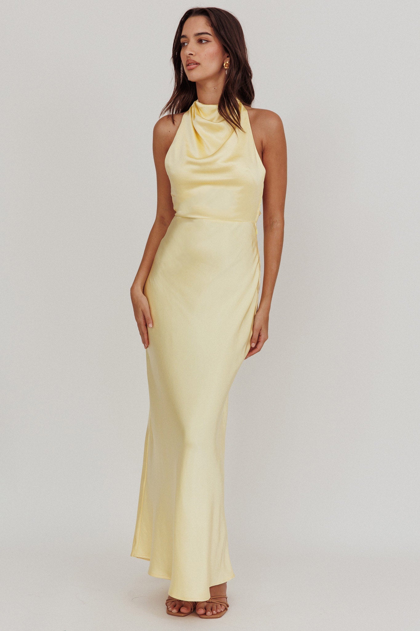 Abito lungo con spalline e scollo all'americana in perle Gelato Butter