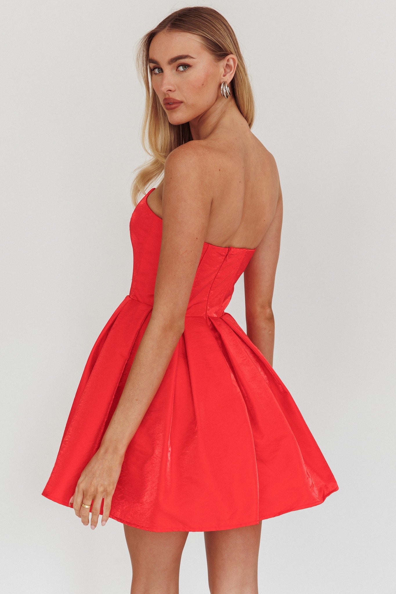 Mini abito svasato senza spalline Loveless rosso