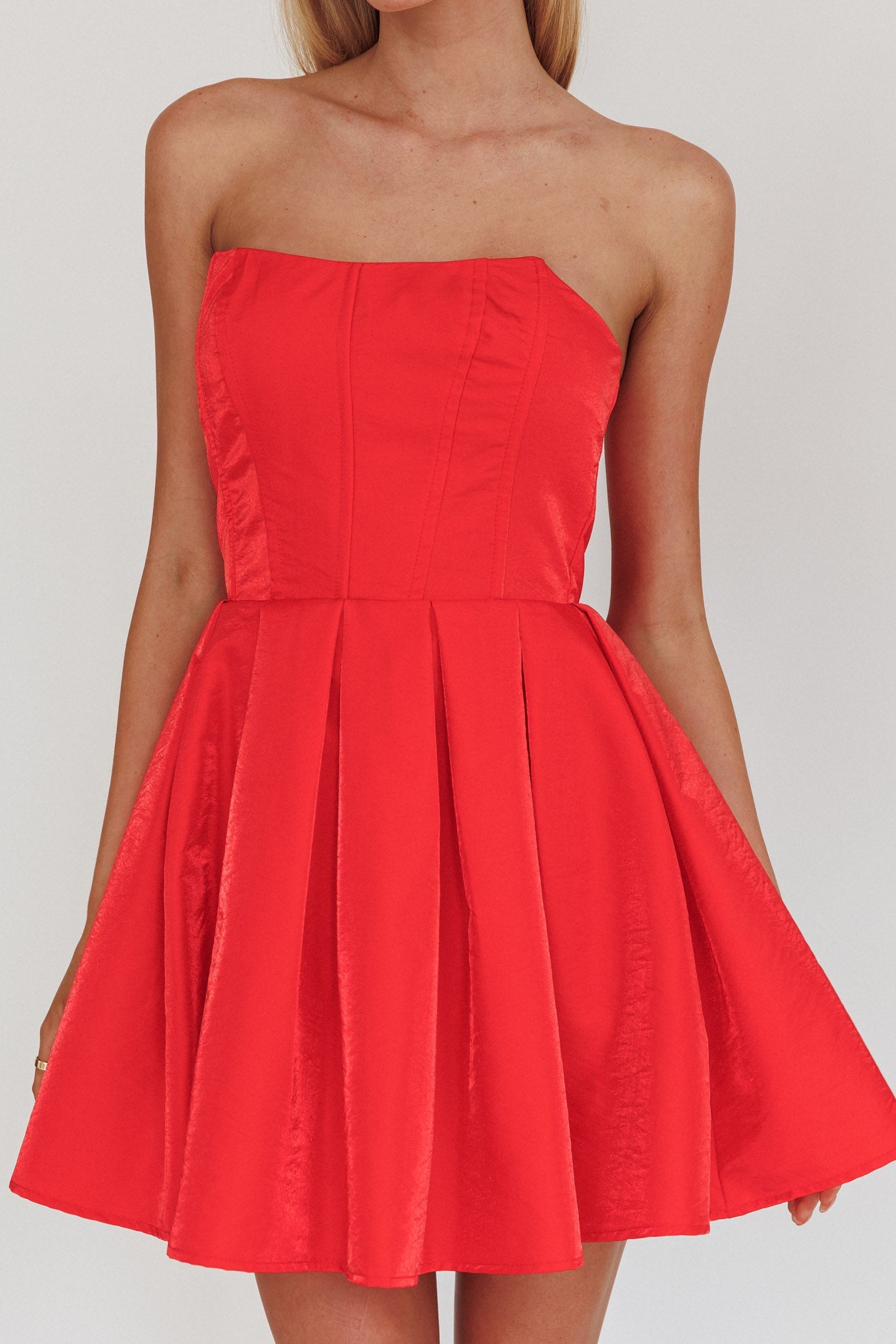 Mini abito svasato senza spalline Loveless rosso