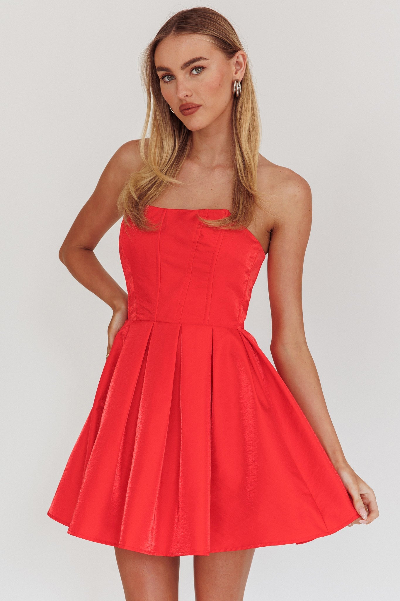 Mini abito svasato senza spalline Loveless rosso