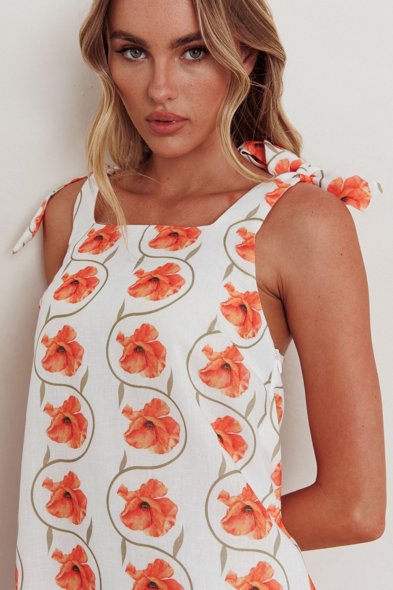 Annalee Mini abito con spalle legate e stampa floreale arancione