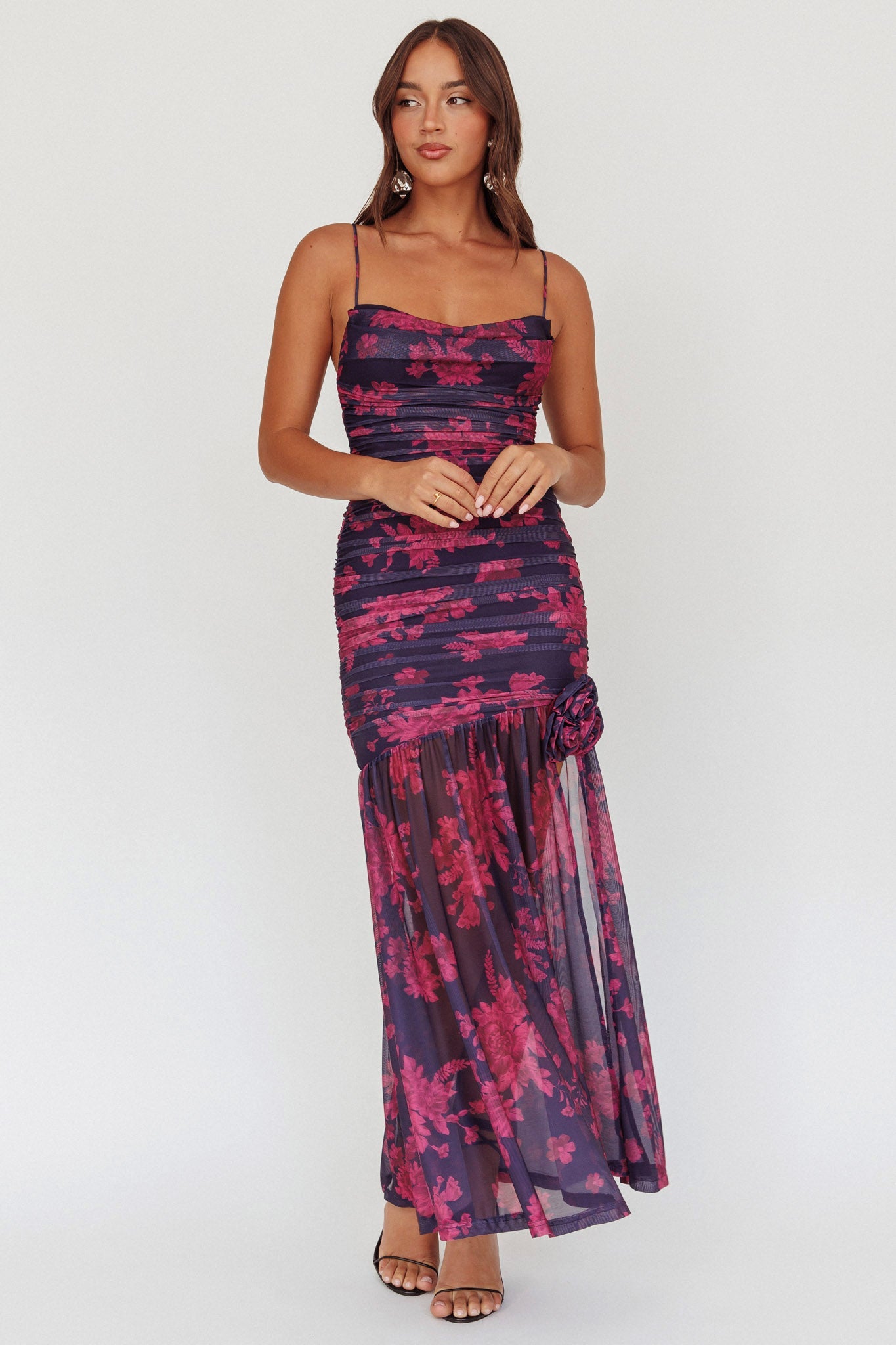 Abito lungo in rete arricciata Stole The Show con stampa floreale color uva