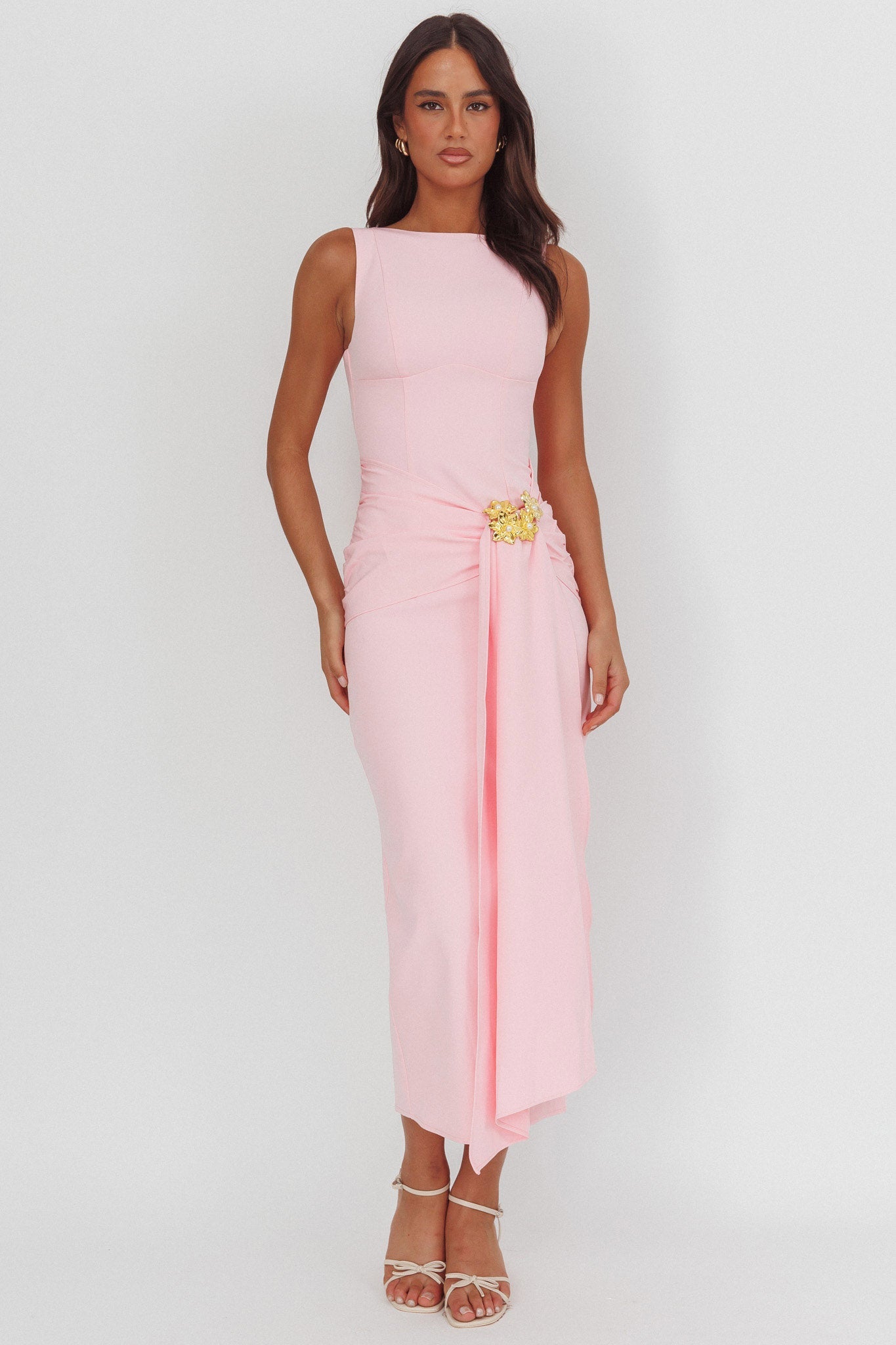 Abito lungo con drappeggio in vita e fibbia dorata Zimora rosa