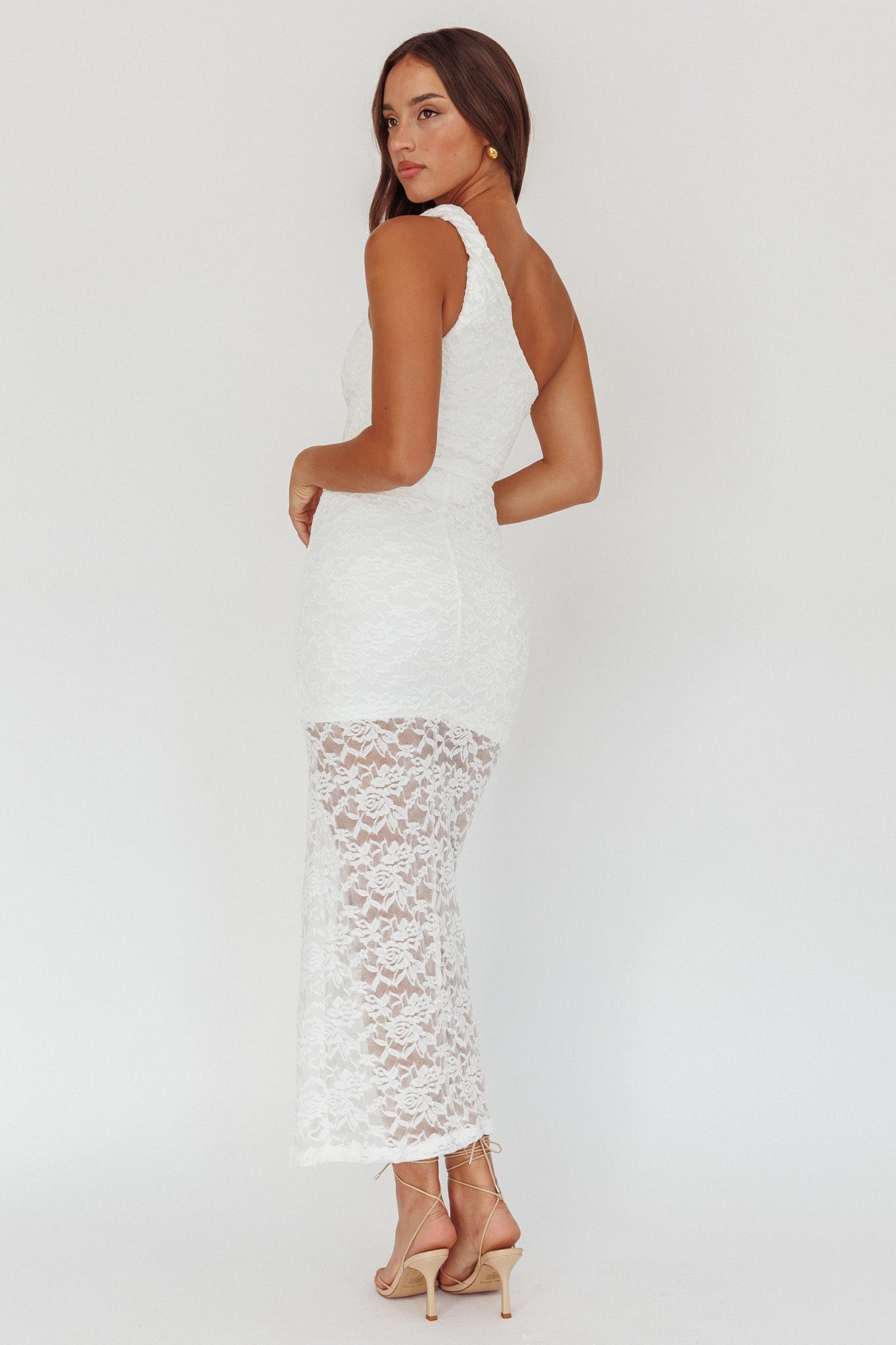 Abito midi monospalla con spacco Lingering Love in pizzo bianco