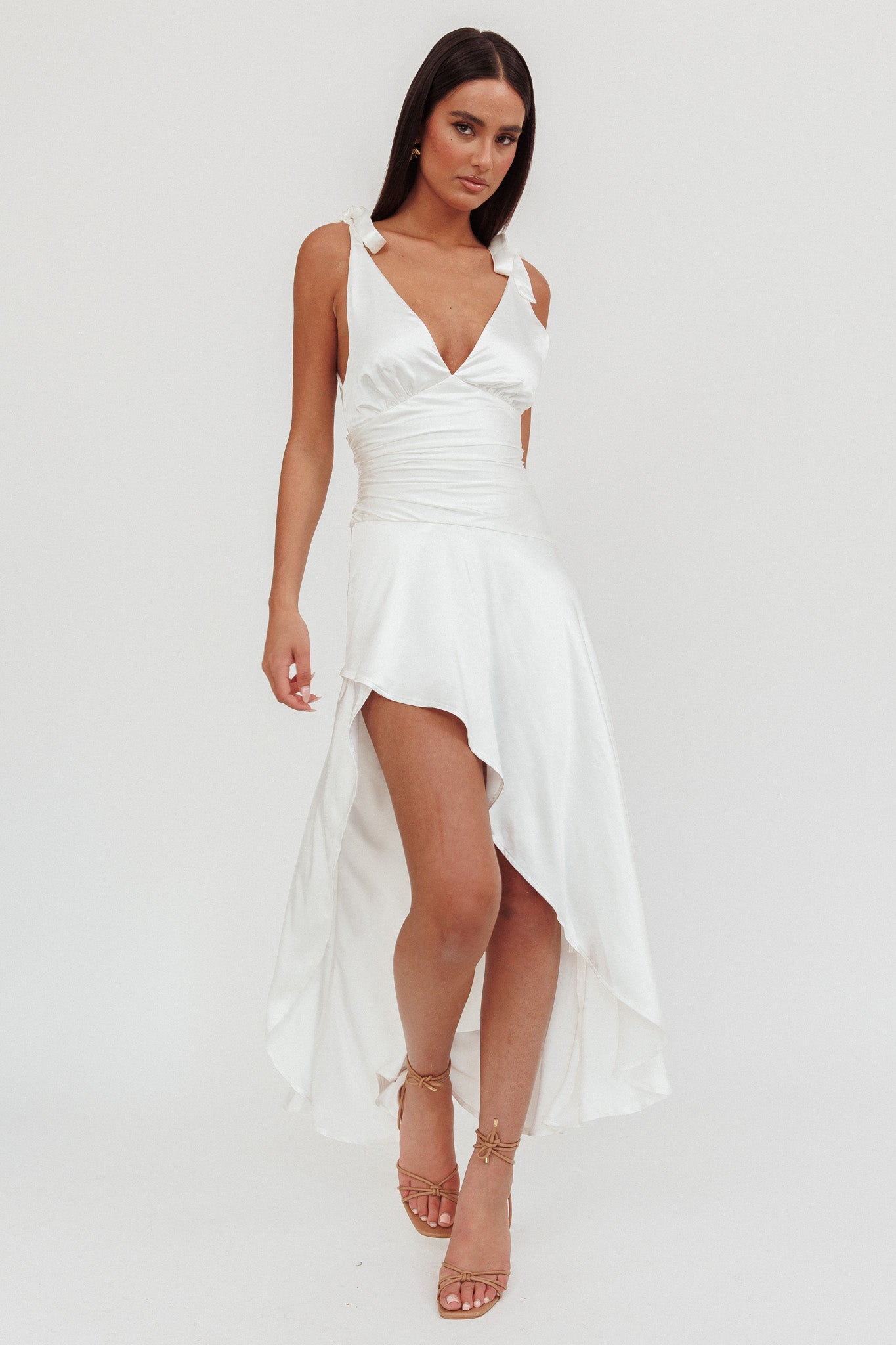 Abito Aquila con spalle annodate e orlo alto e basso color ostrica