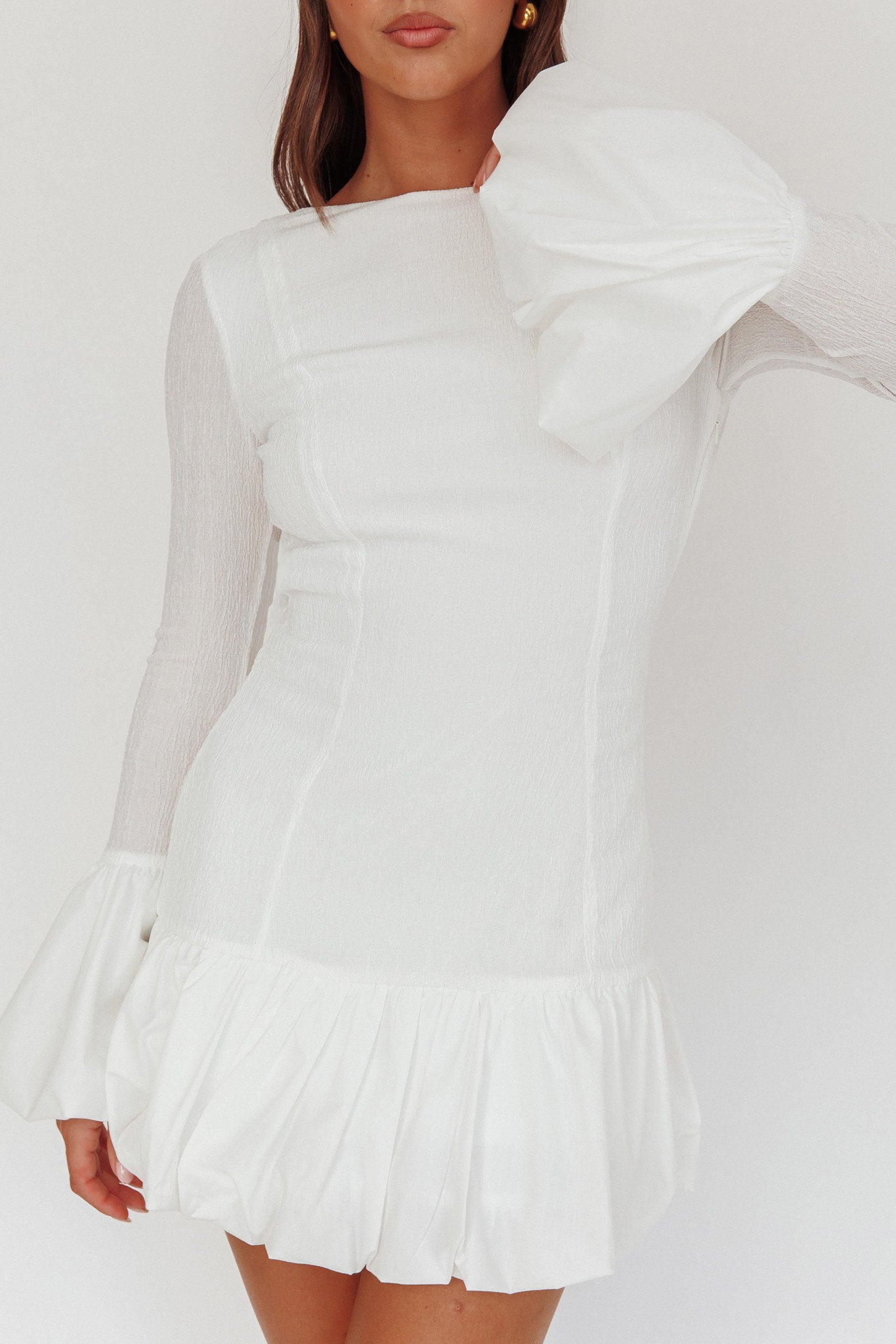 Promise Bubble Hem Mini abito bianco con schiena scoperta