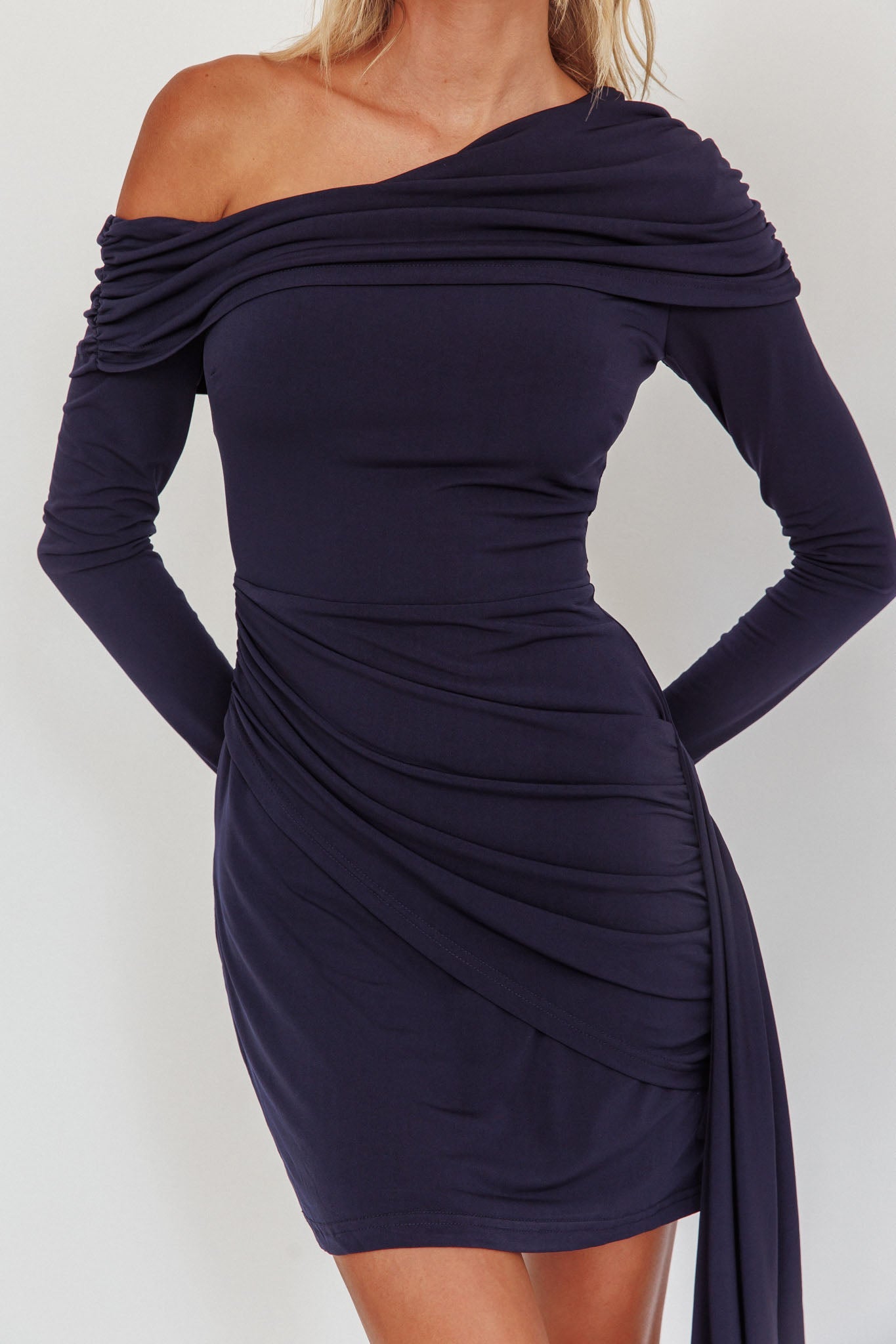 Afroditi Mini abito blu navy con fascia laterale drappeggiata