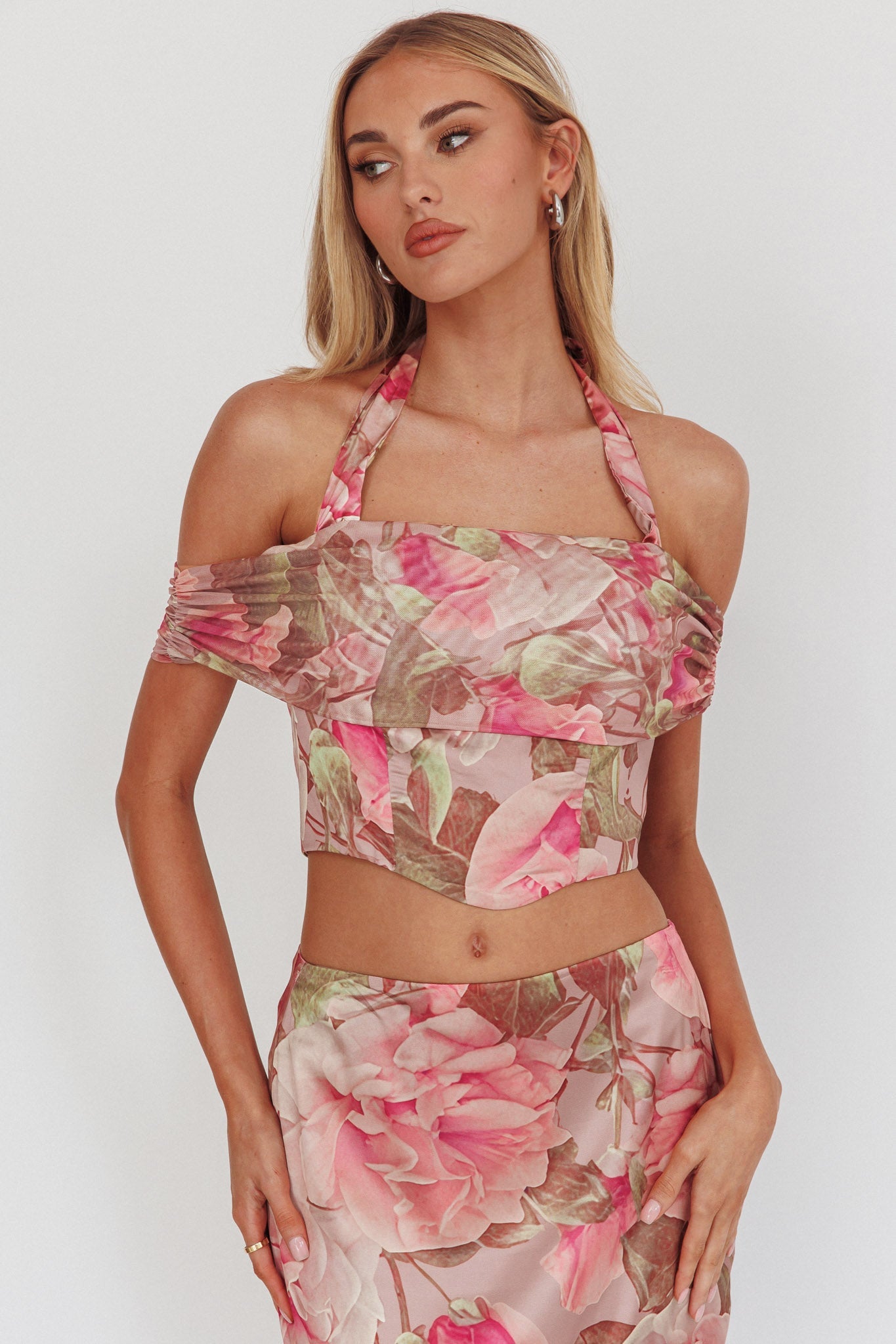 Top corto con scollo all'americana alto Sunset Floral Blush