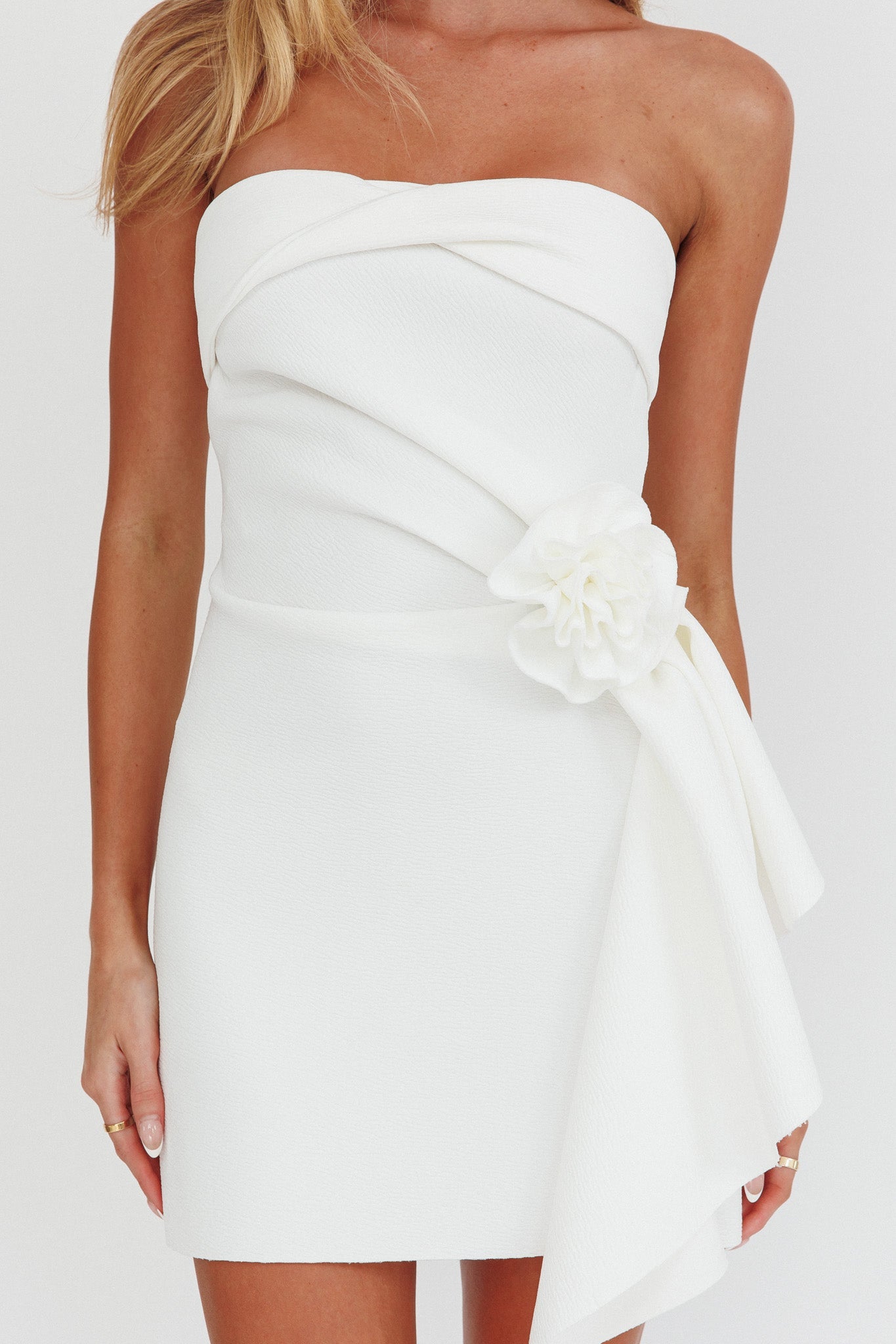 Mini abito Sasha Cascade Ruffle Rosette bianco
