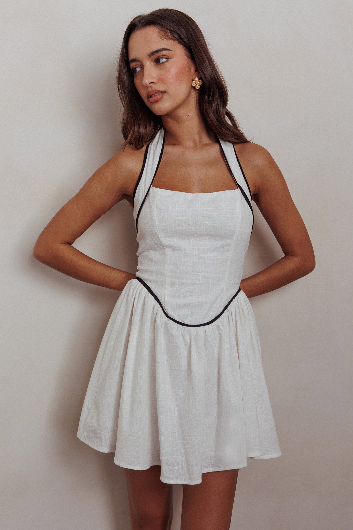 Mini abito Rune con scollo all'americana bianco