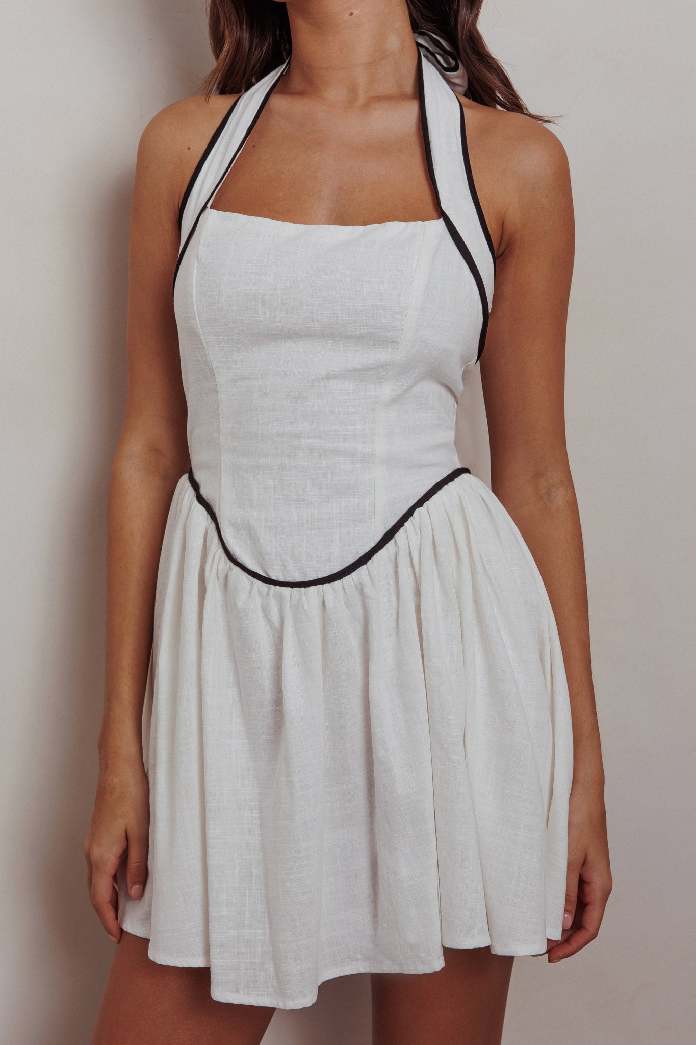Mini abito Rune con scollo all'americana bianco