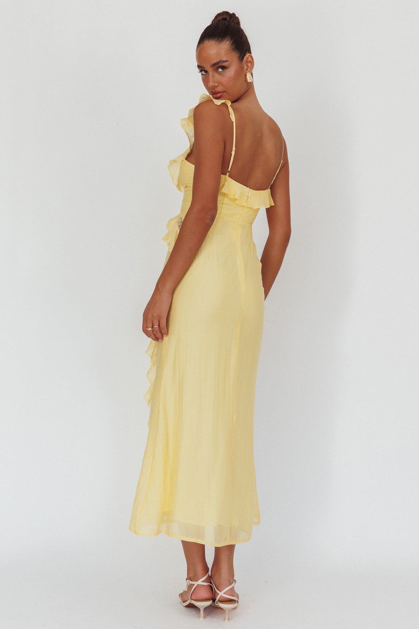 La Estrella Maxi Dress con volant e pizzo color burro