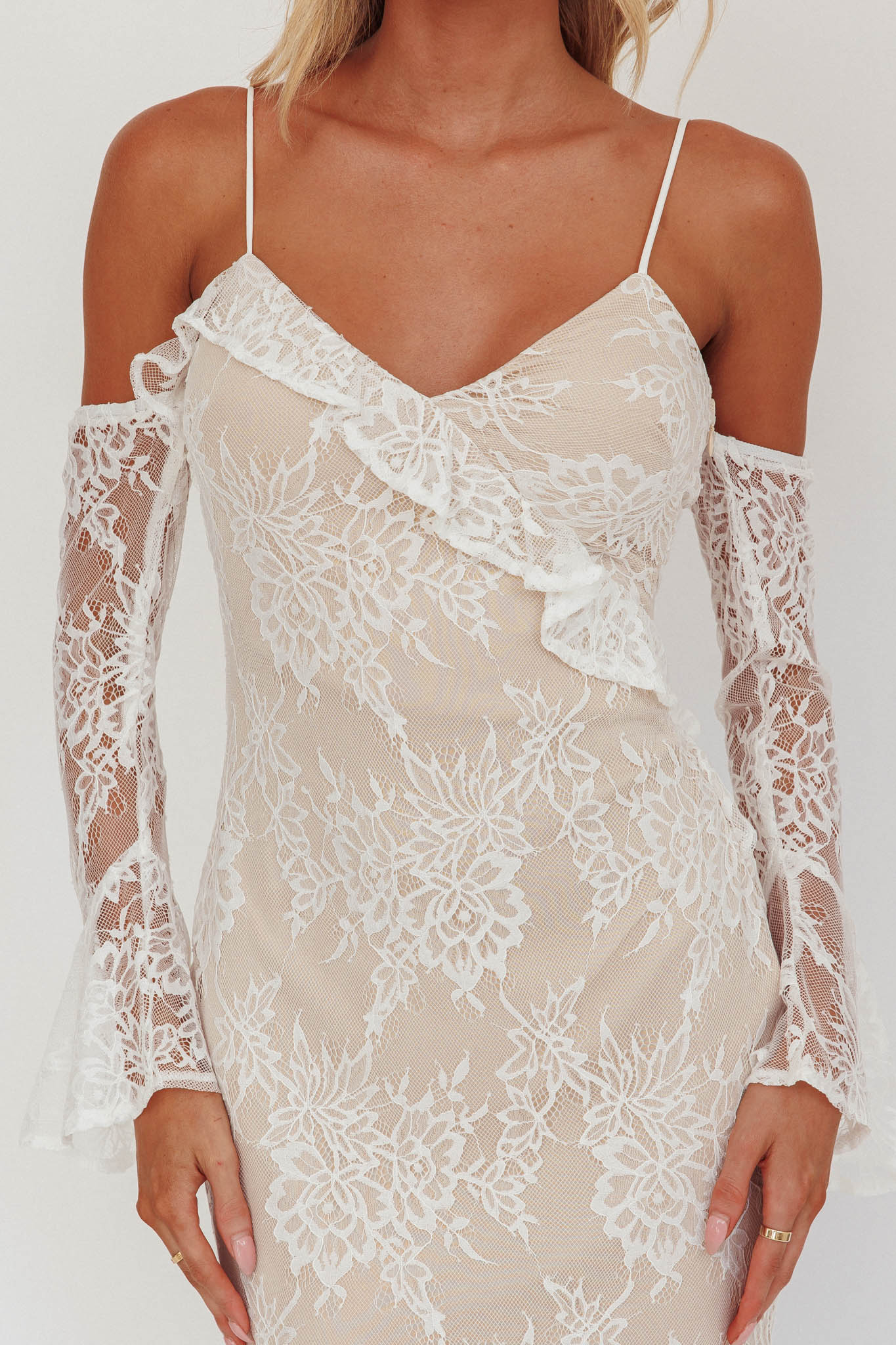 Zarah Abito lungo in pizzo con maniche a spalle scoperte, bianco