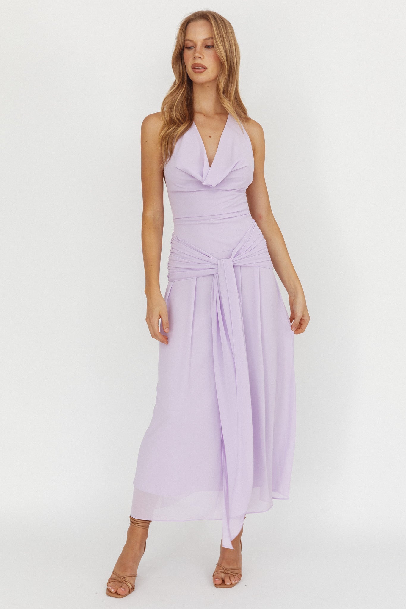 Abito lungo Maretha con cappuccio e scollo all'americana Lilla