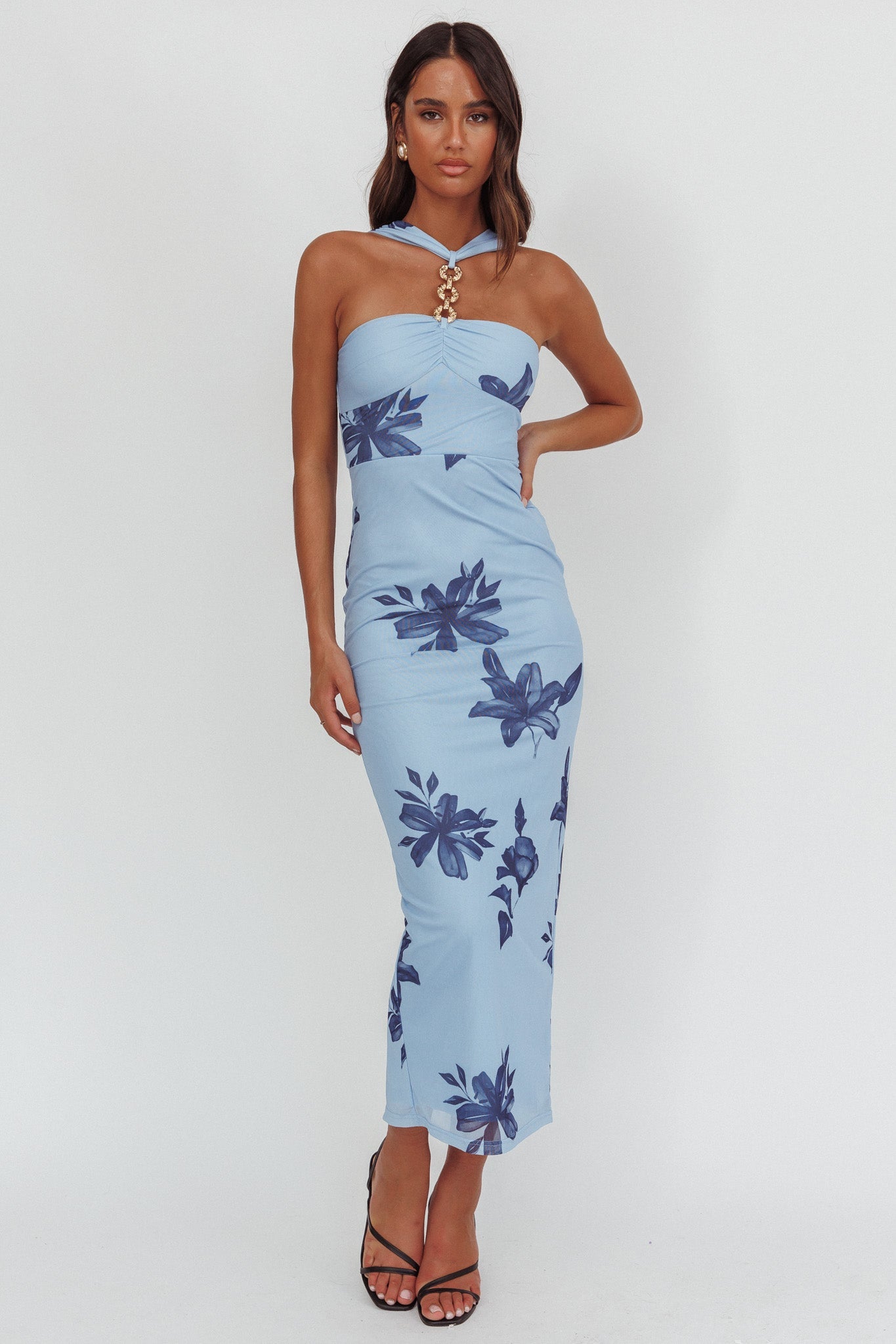 Abito lungo con scollo a V e maglie dorate Maretha Lily Blue