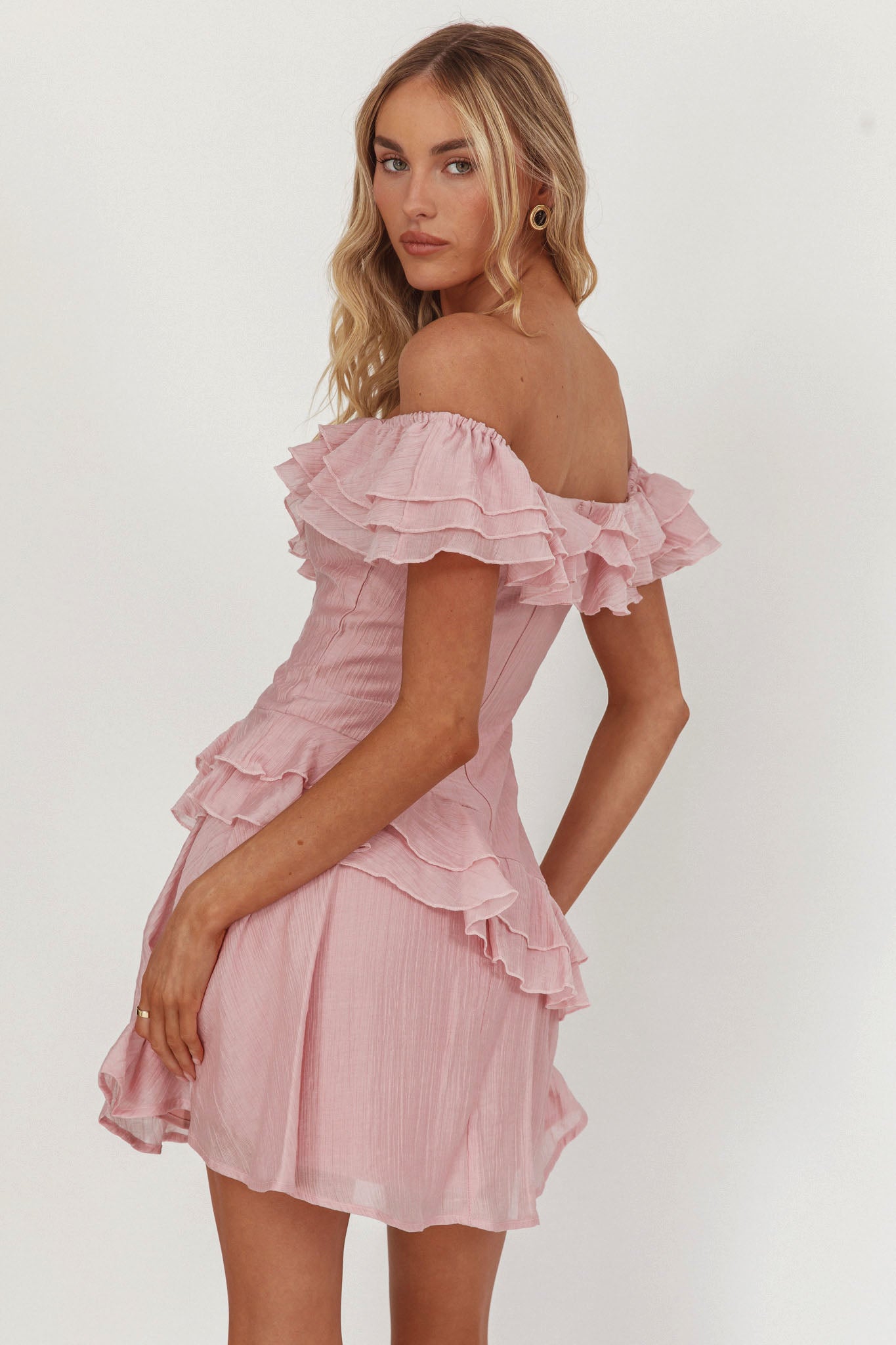Abito corto con volant e spalle scoperte Sinclair Blush