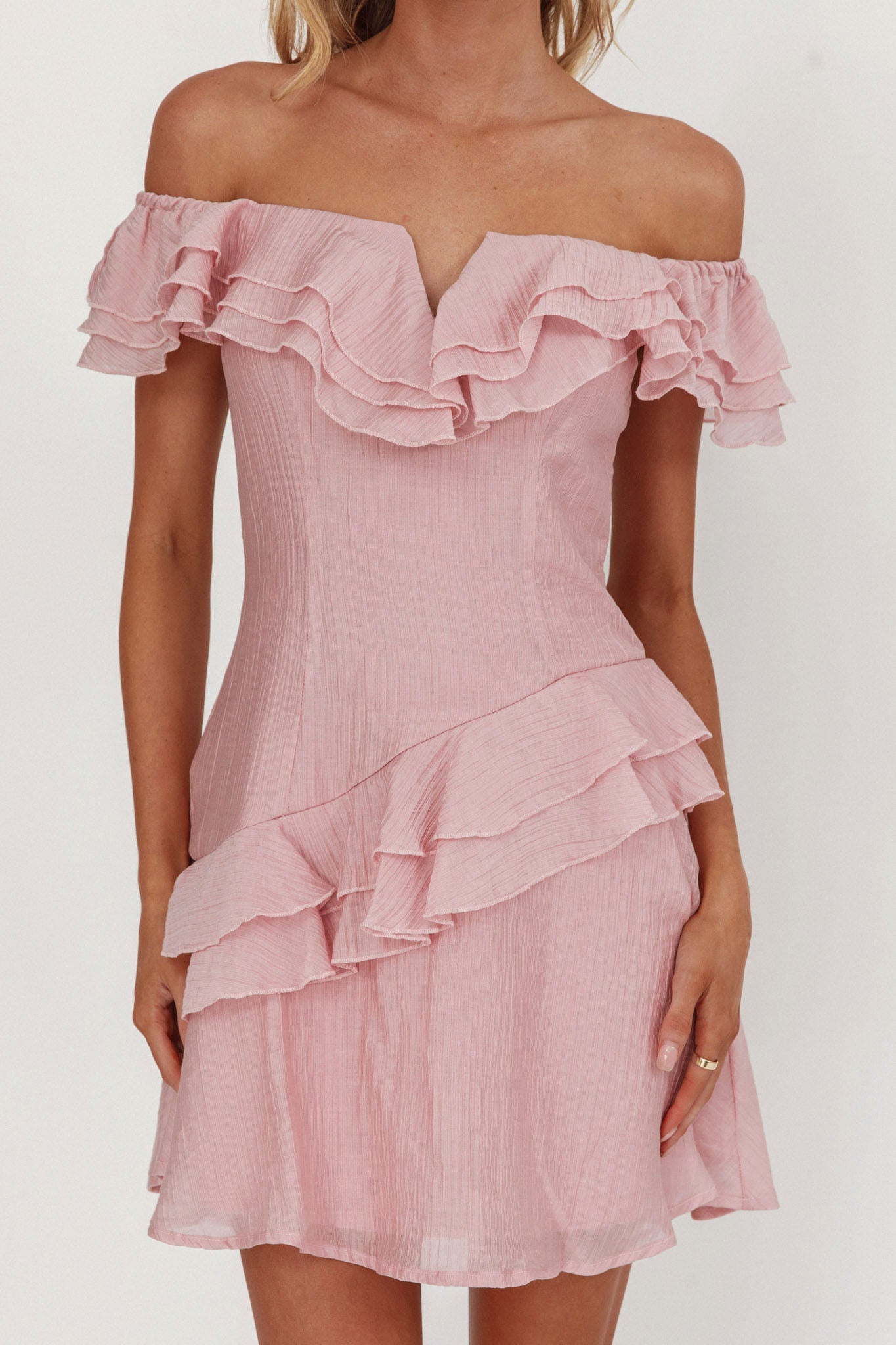 Abito corto con volant e spalle scoperte Sinclair Blush