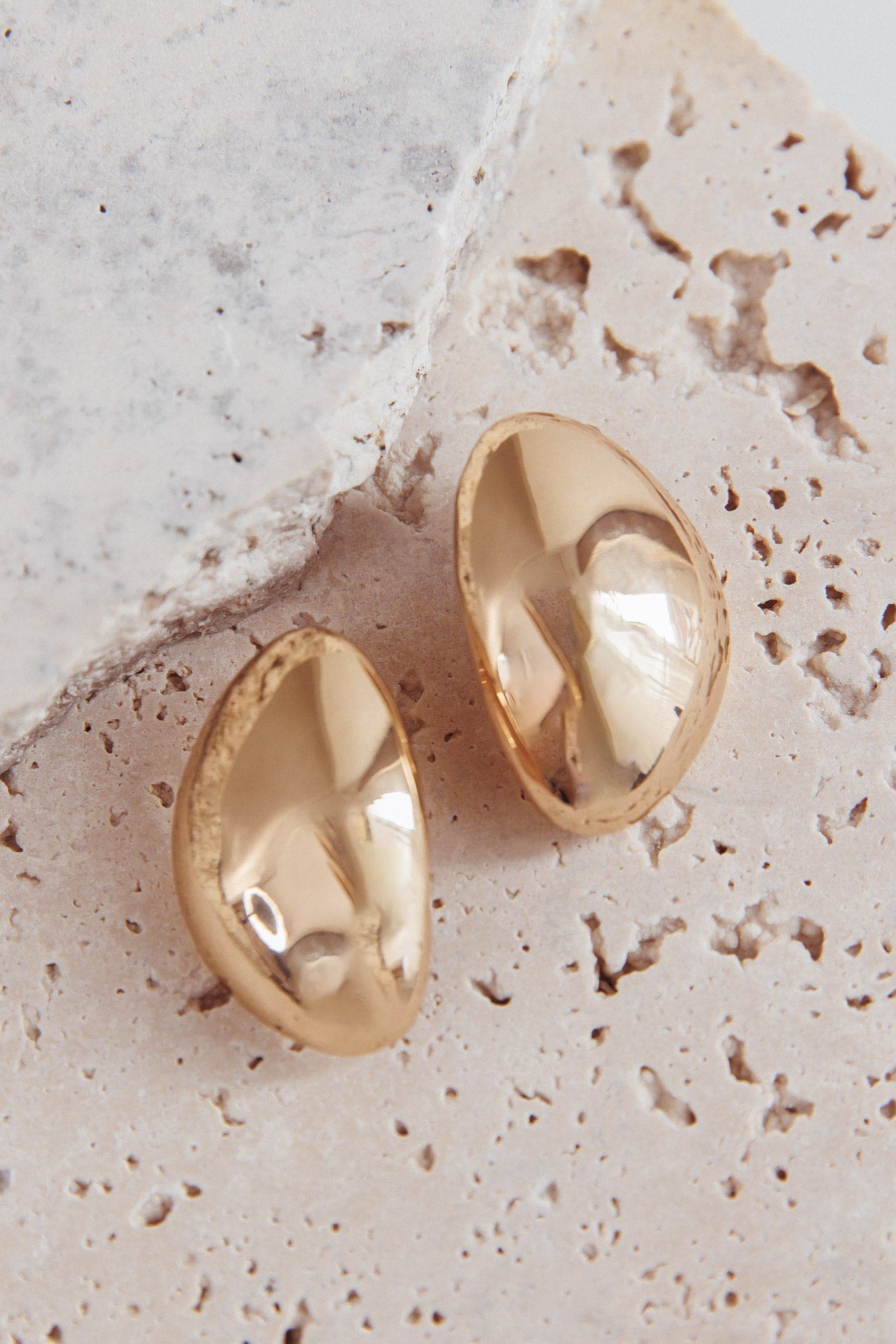 Orecchini Sassie Irregular Pebble in oro