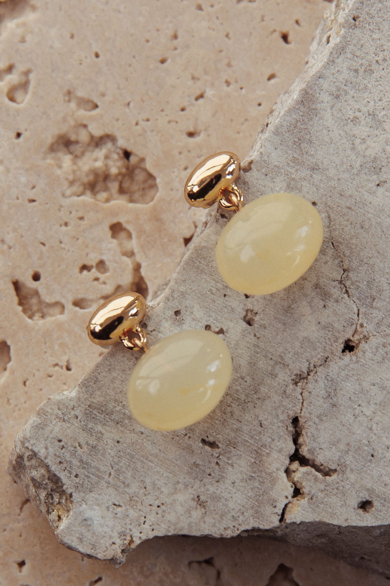 Orecchini cabochon ovali Love Song in oro/avorio