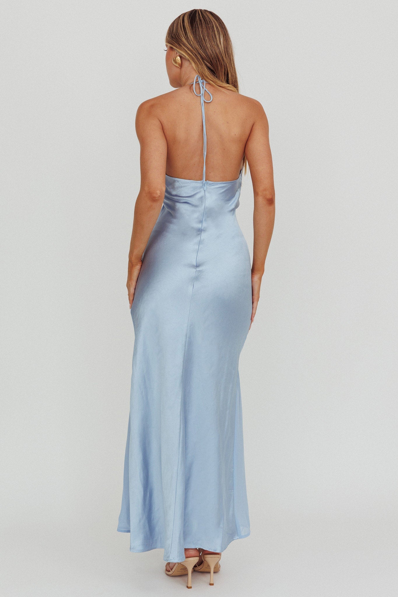 Abito lungo con orlo in chiffon e scollo all'americana Aysah azzurro