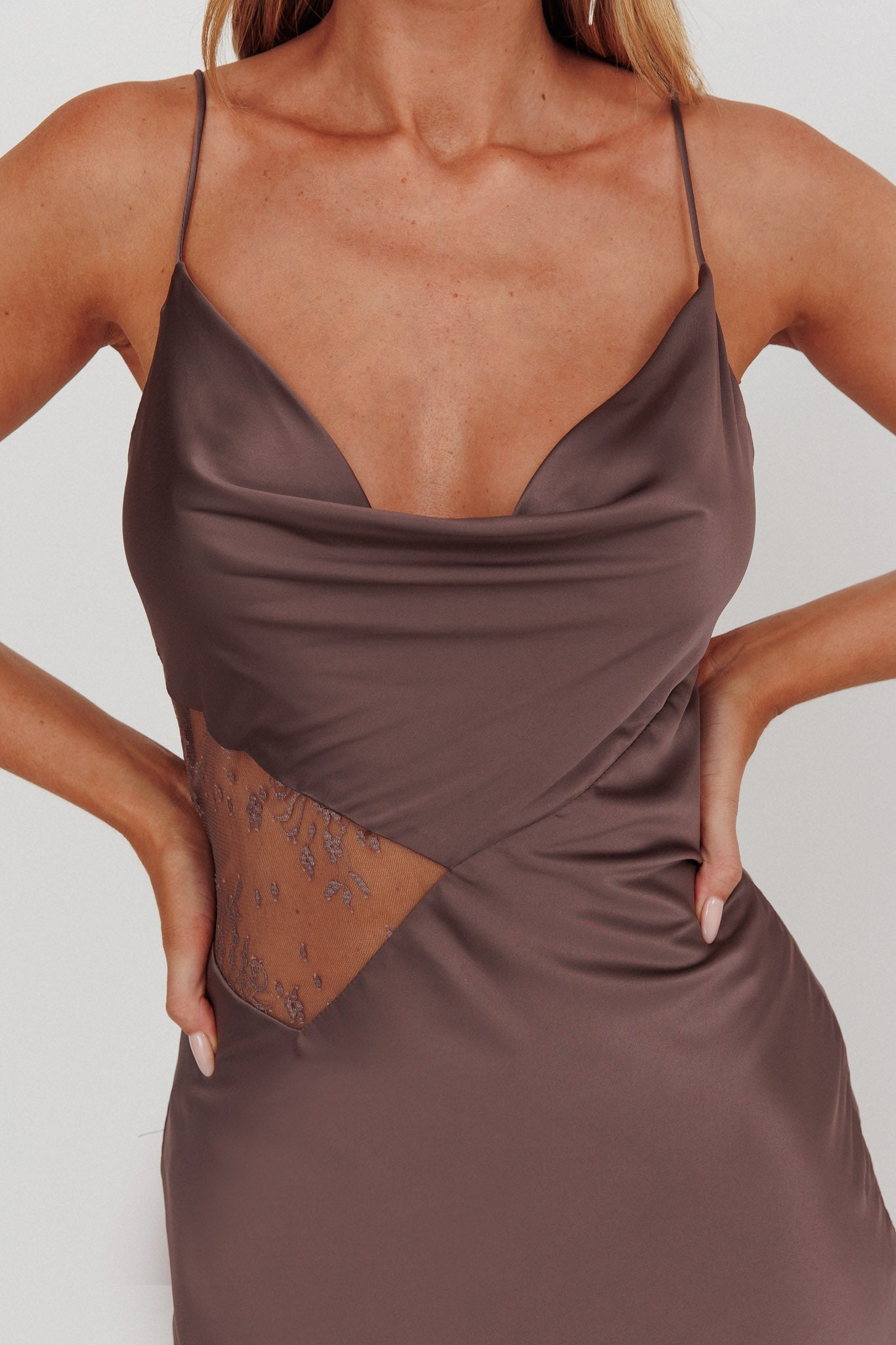 Abito con scollo a cappuccio e cut-out Emmerson grigio caldo