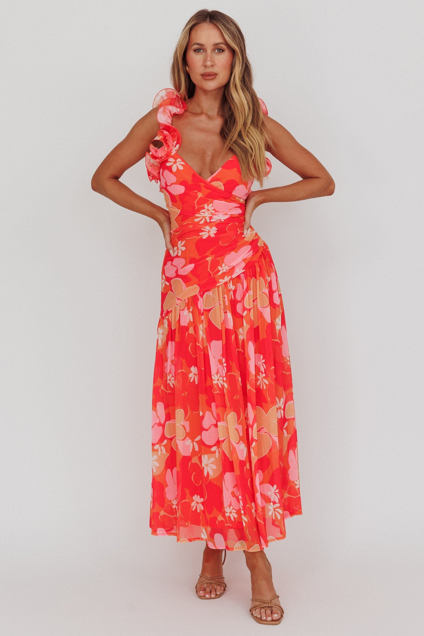 Abito lungo con spalline arricciate Kinley arancione floreale