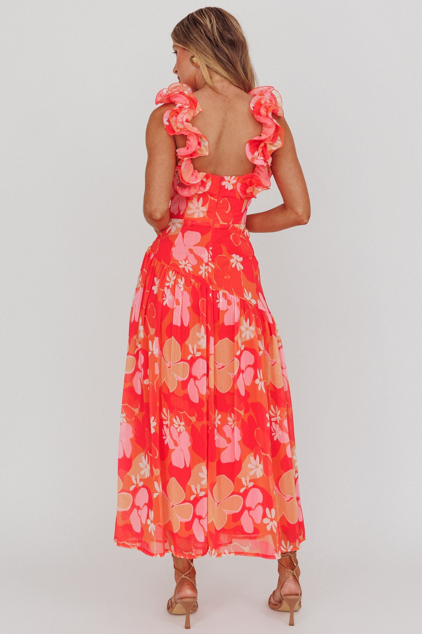 Abito lungo con spalline arricciate Kinley arancione floreale