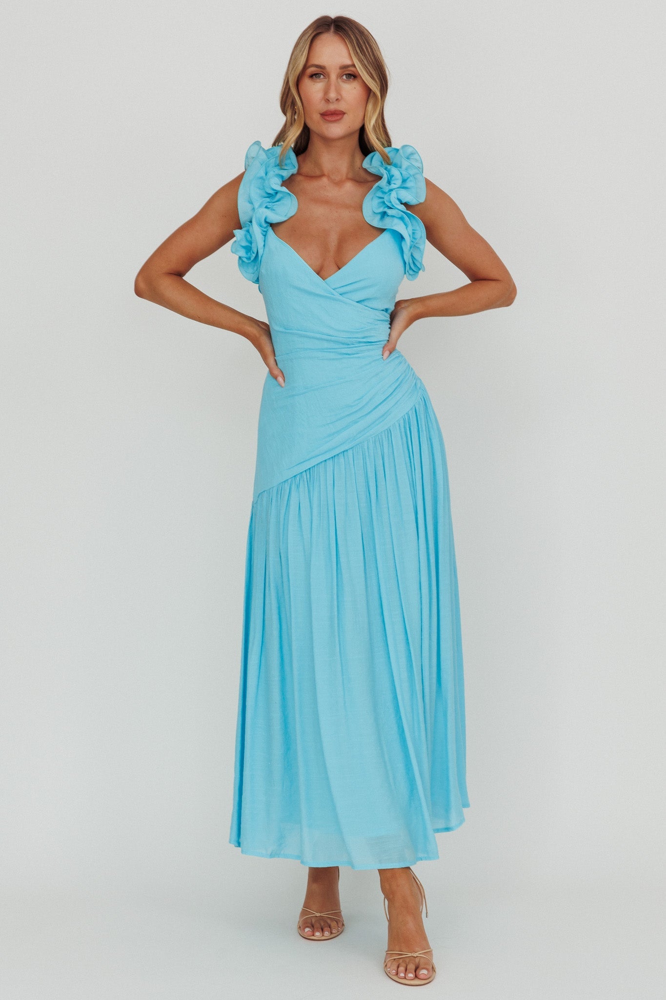 Abito lungo con spalline arricciate Kinley blu