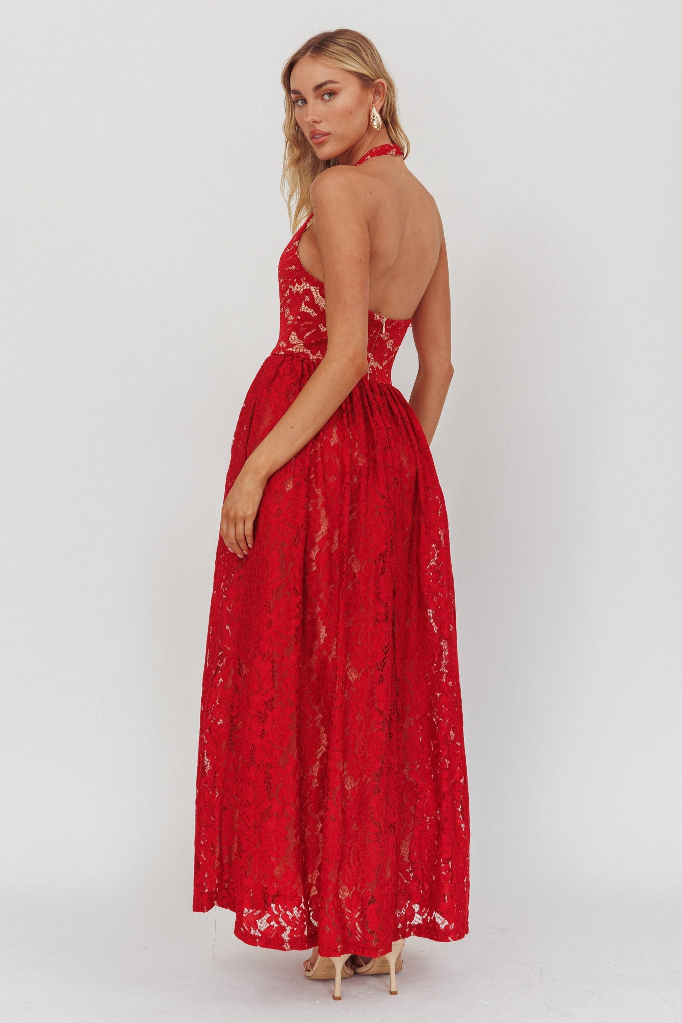Abito lungo in pizzo a trapezio con scollo all'americana Hendrix Cherry