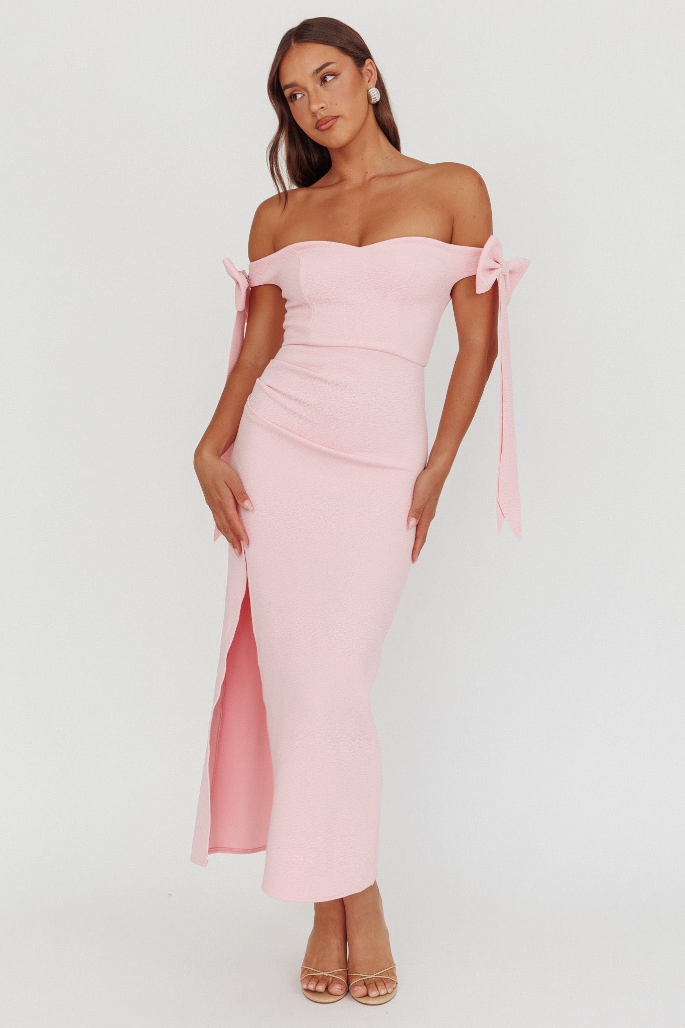 Have Faith Abito lungo con maniche a fiocco e spalle scoperte, rosa baby