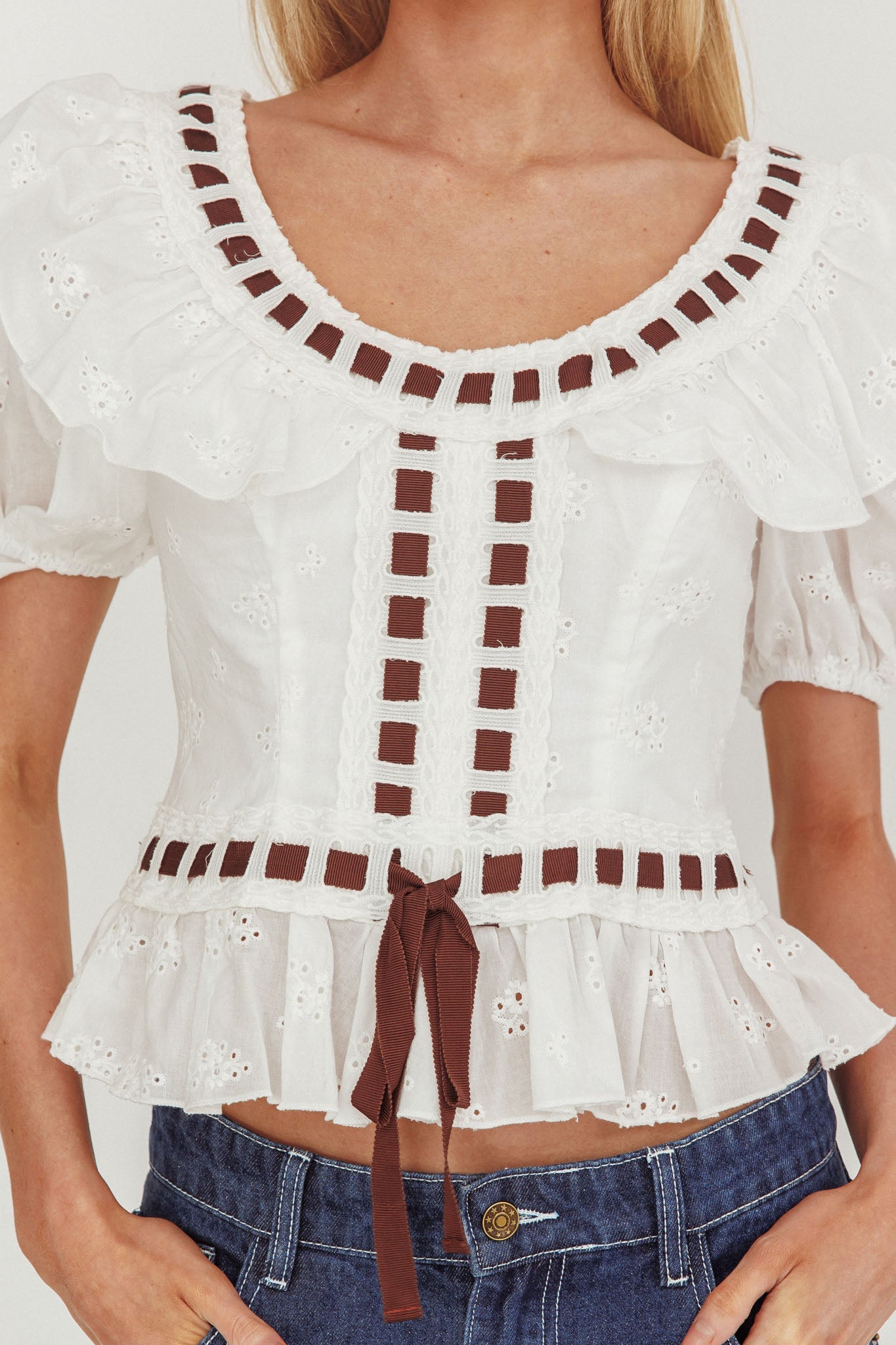 Solea Frill Collar Eyelet Top Bianco