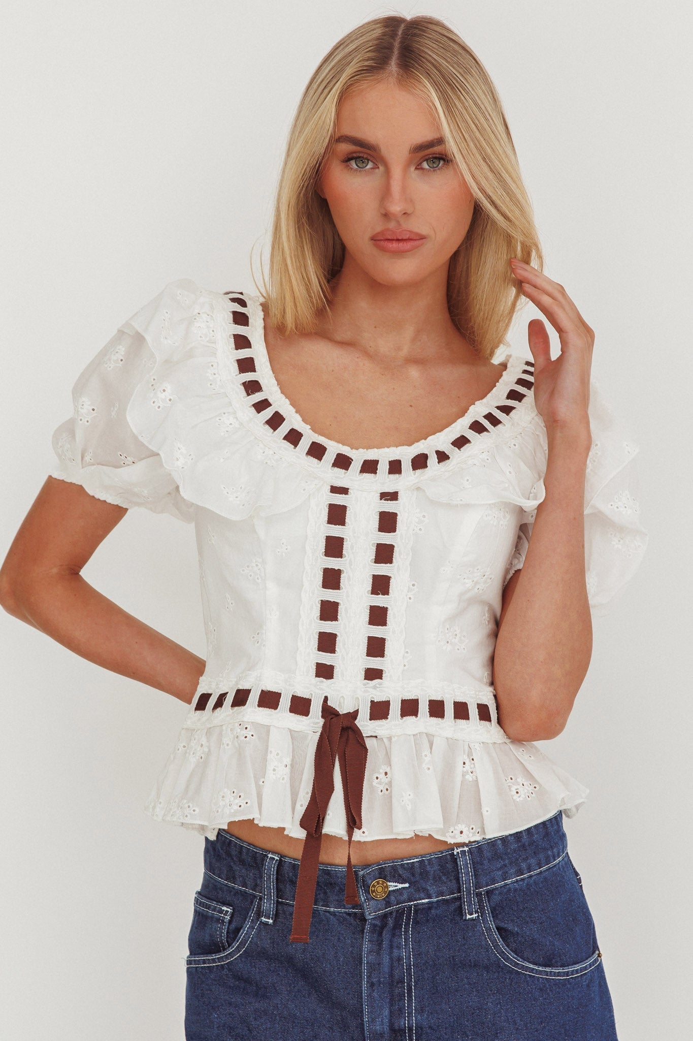 Solea Frill Collar Eyelet Top Bianco
