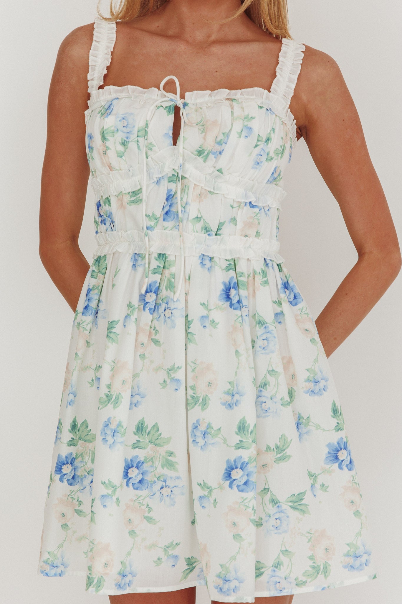 Jordanne Mini abito con volant e fiori blu