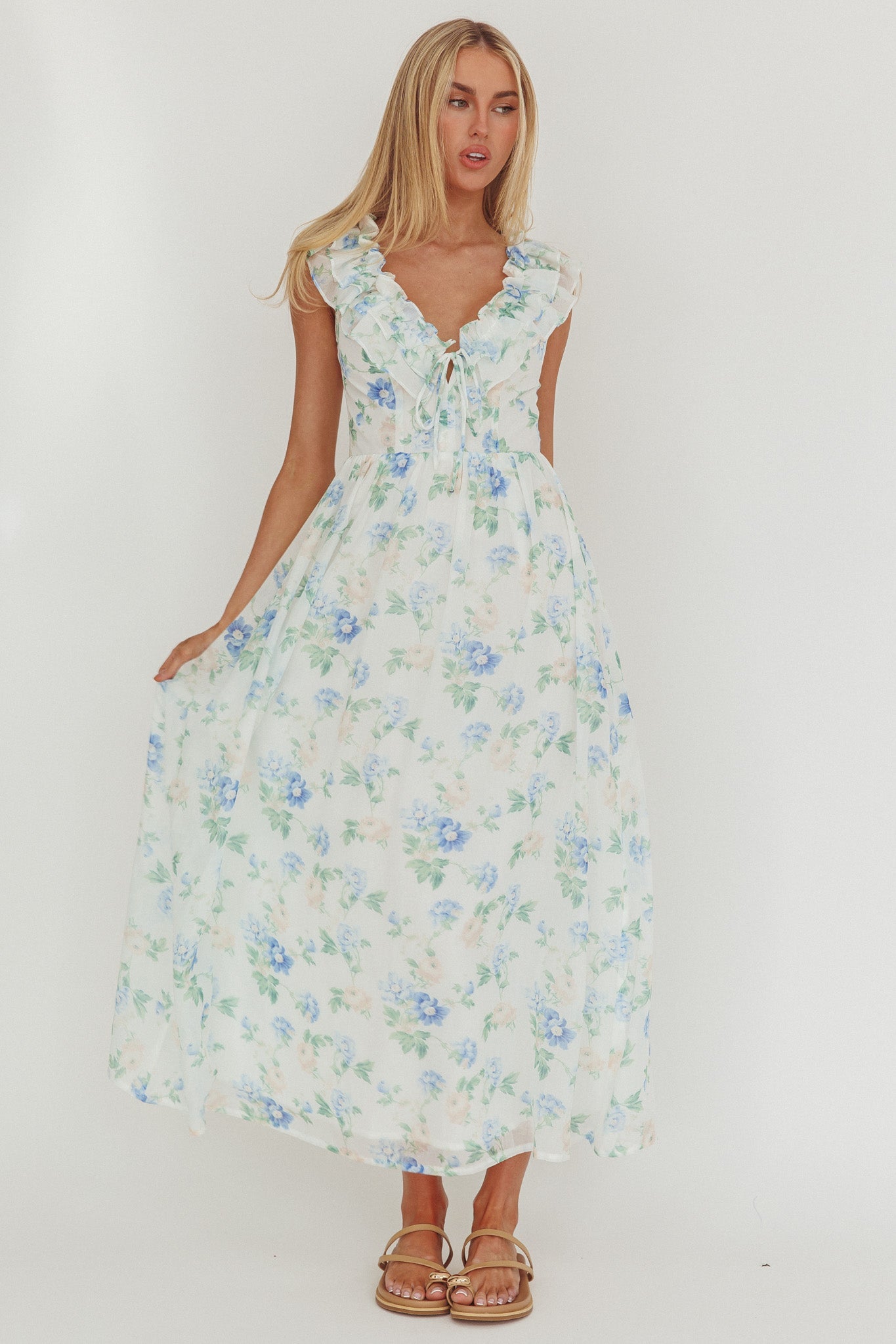 Abito lungo con scollo a balze e stampa floreale blu Spring Harvest