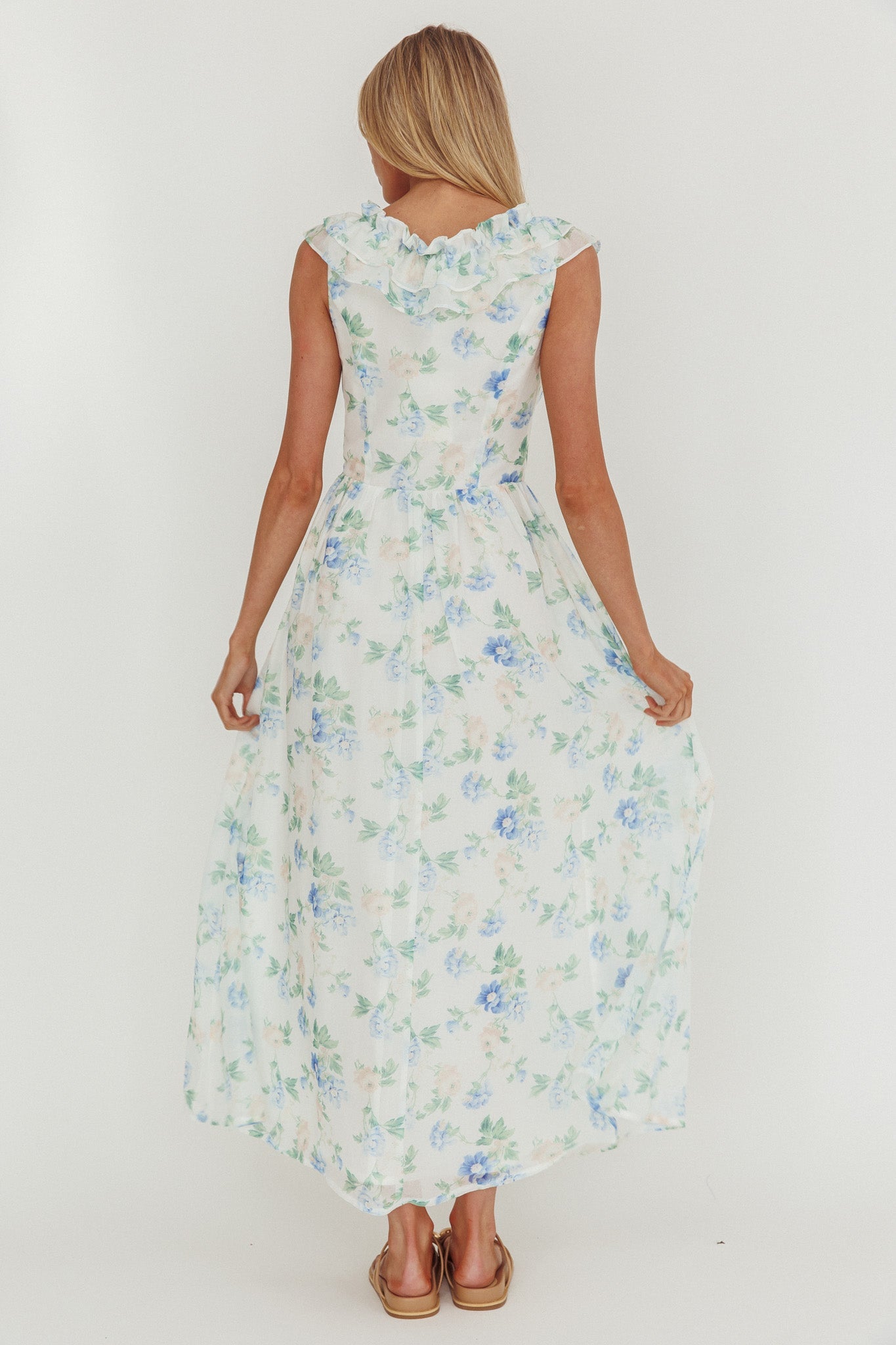 Abito lungo con scollo a balze e stampa floreale blu Spring Harvest