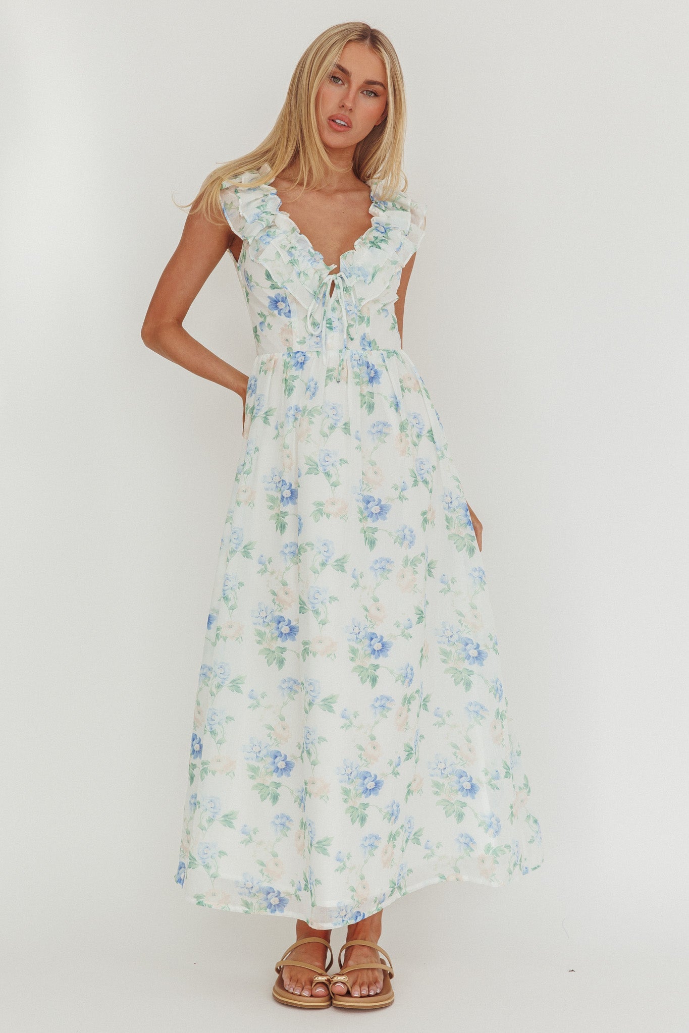 Abito lungo con scollo a balze e stampa floreale blu Spring Harvest