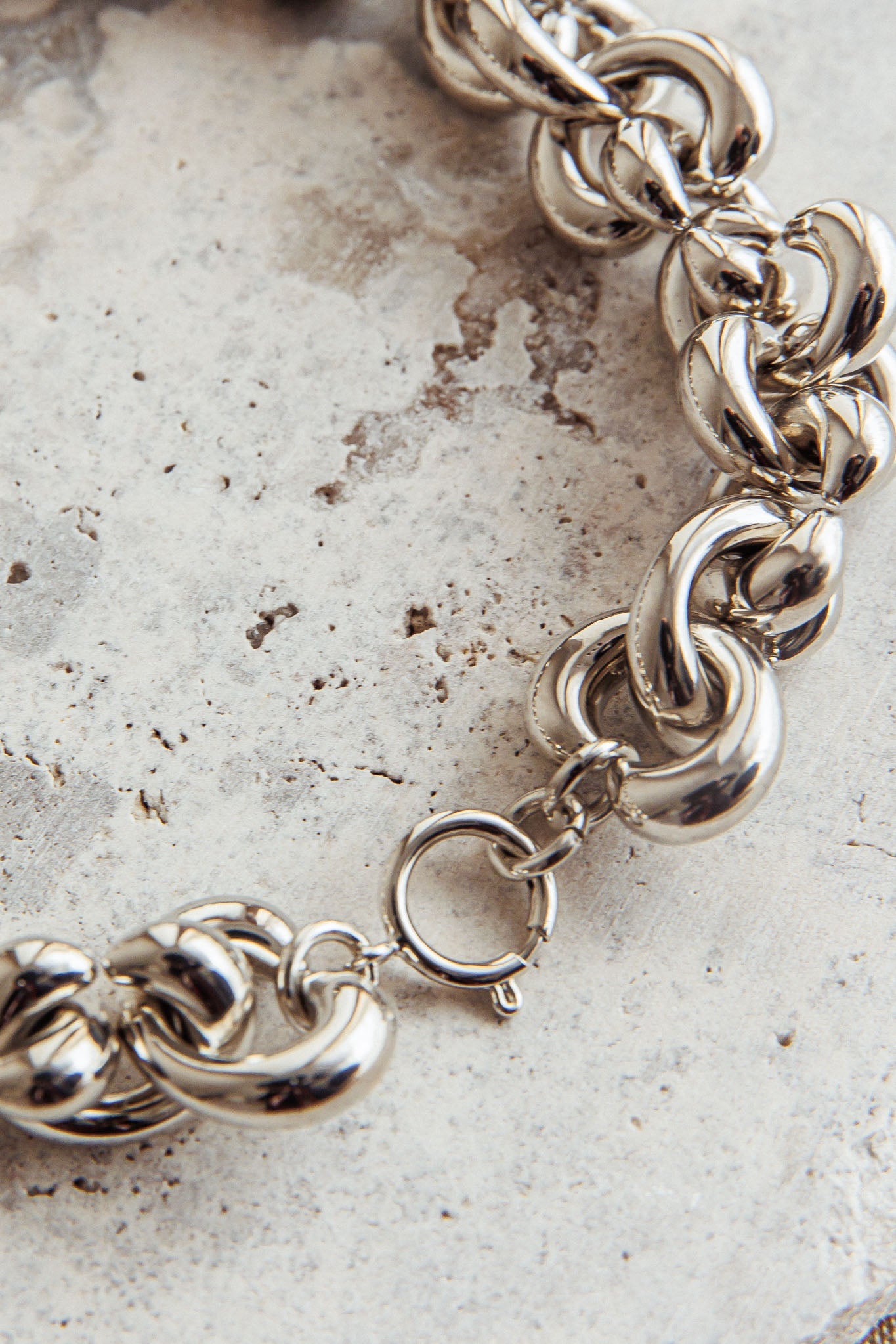 Collana girocollo irregolare Kat argento scuro