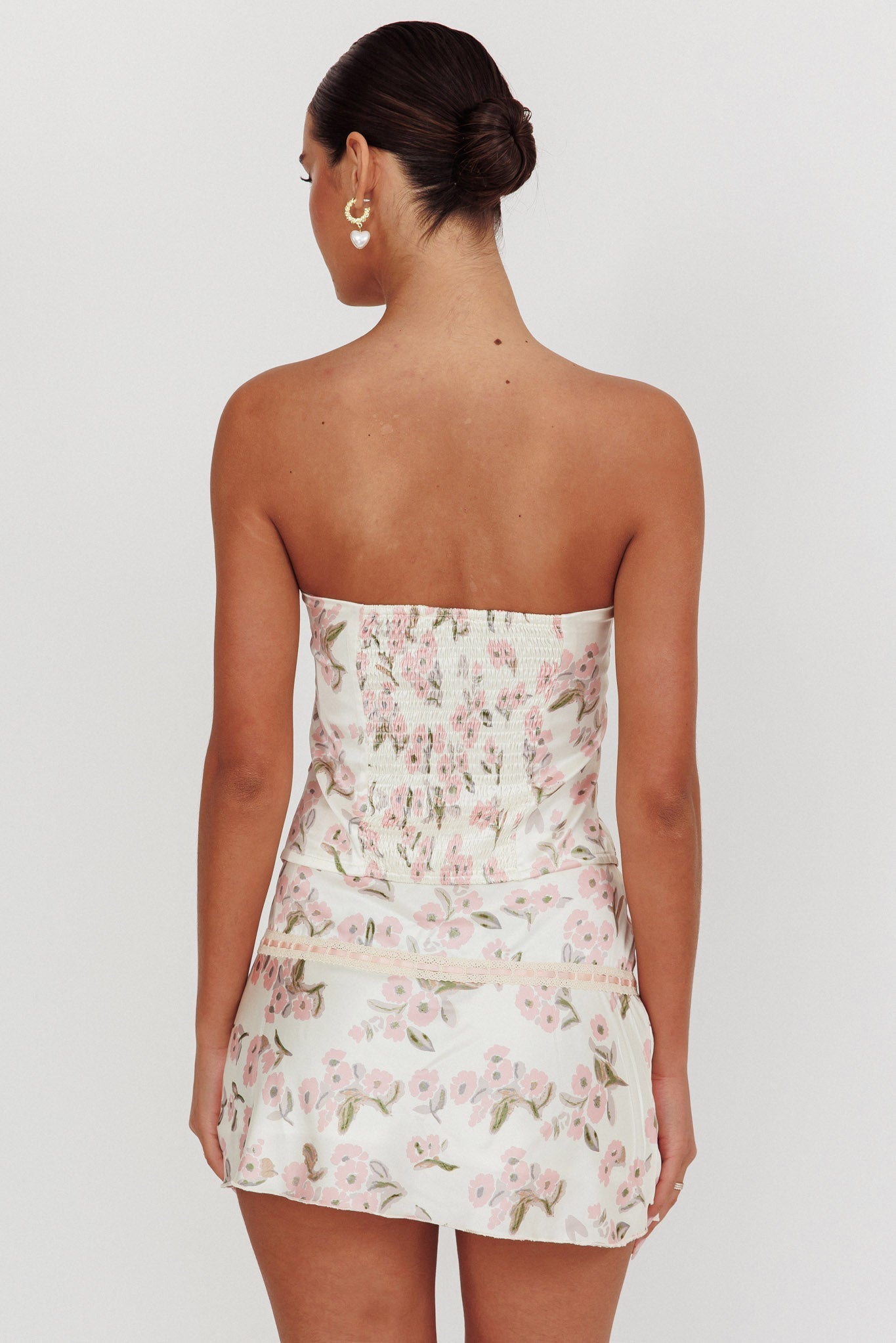 Minigonna Tiya con pizzo floreale rosa