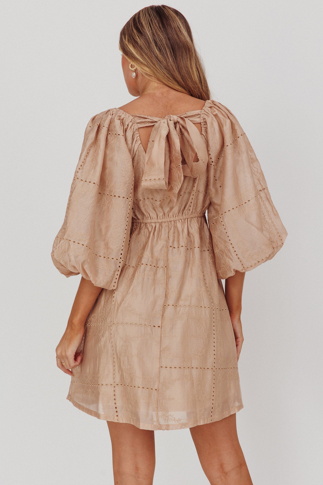 Mini abito con maniche a sbuffo e occhielli Summerlin Beige