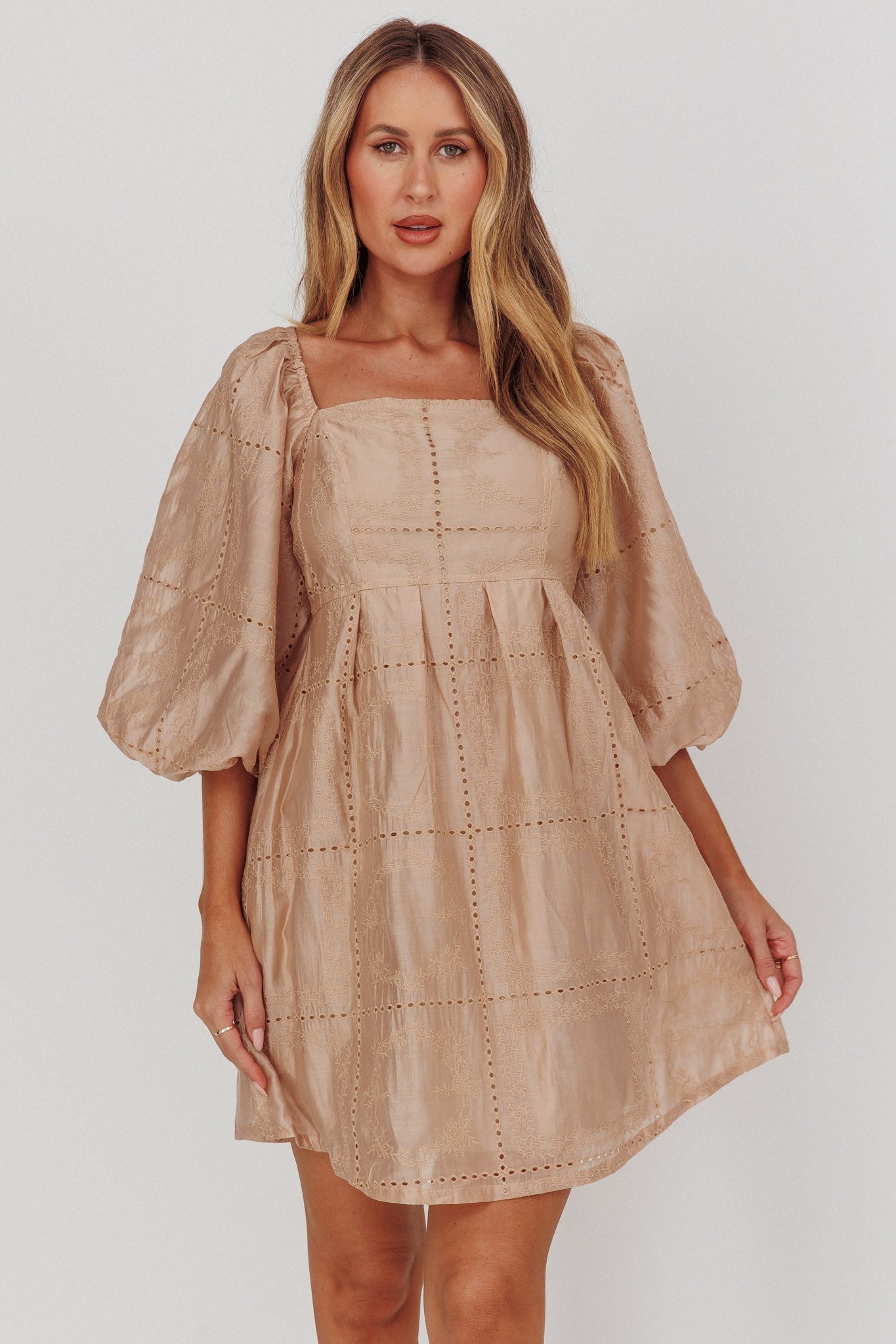 Mini abito con maniche a sbuffo e occhielli Summerlin Beige