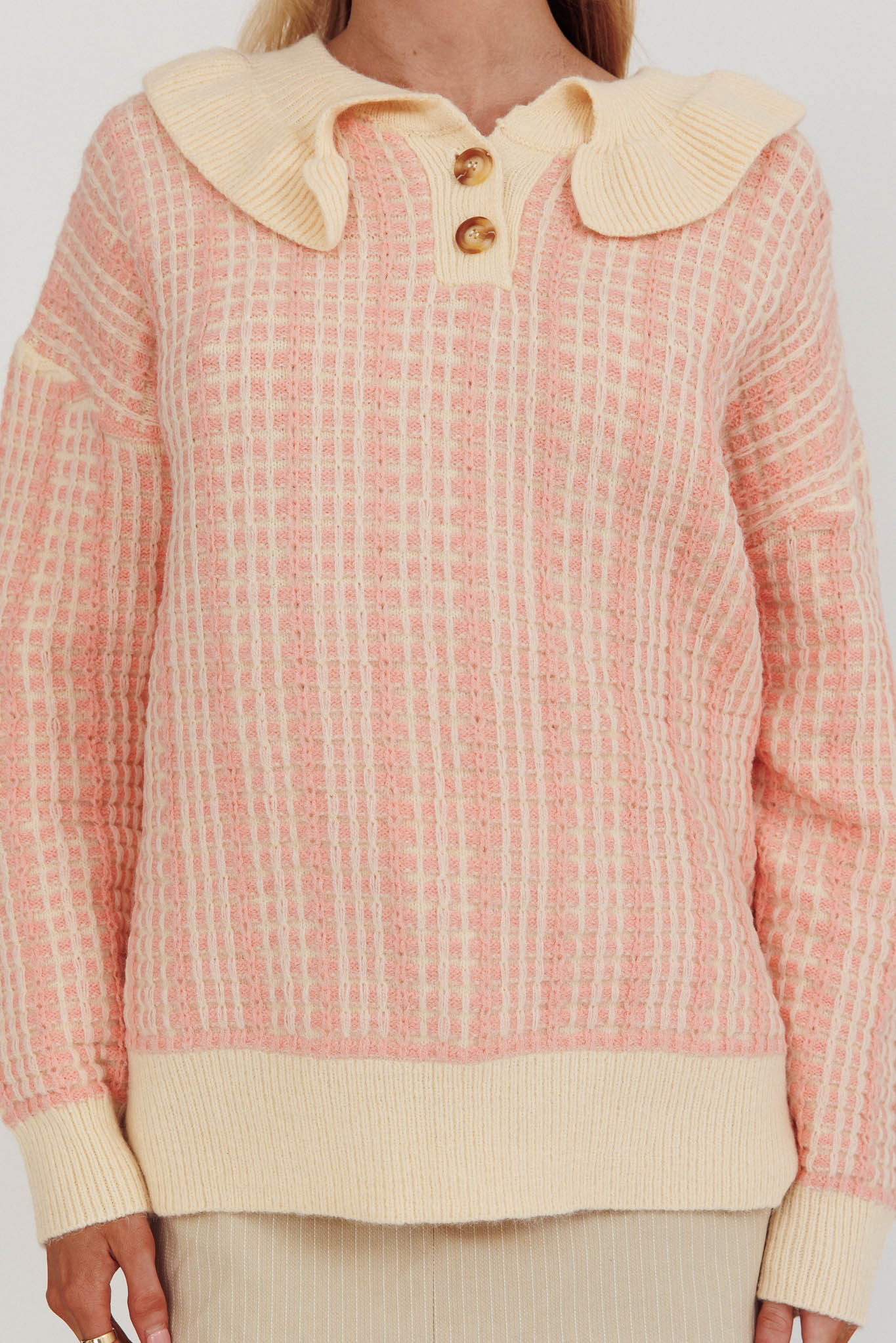 Maglione lavorato a maglia con bottoni a un quarto di bottone Rewrite Corallo