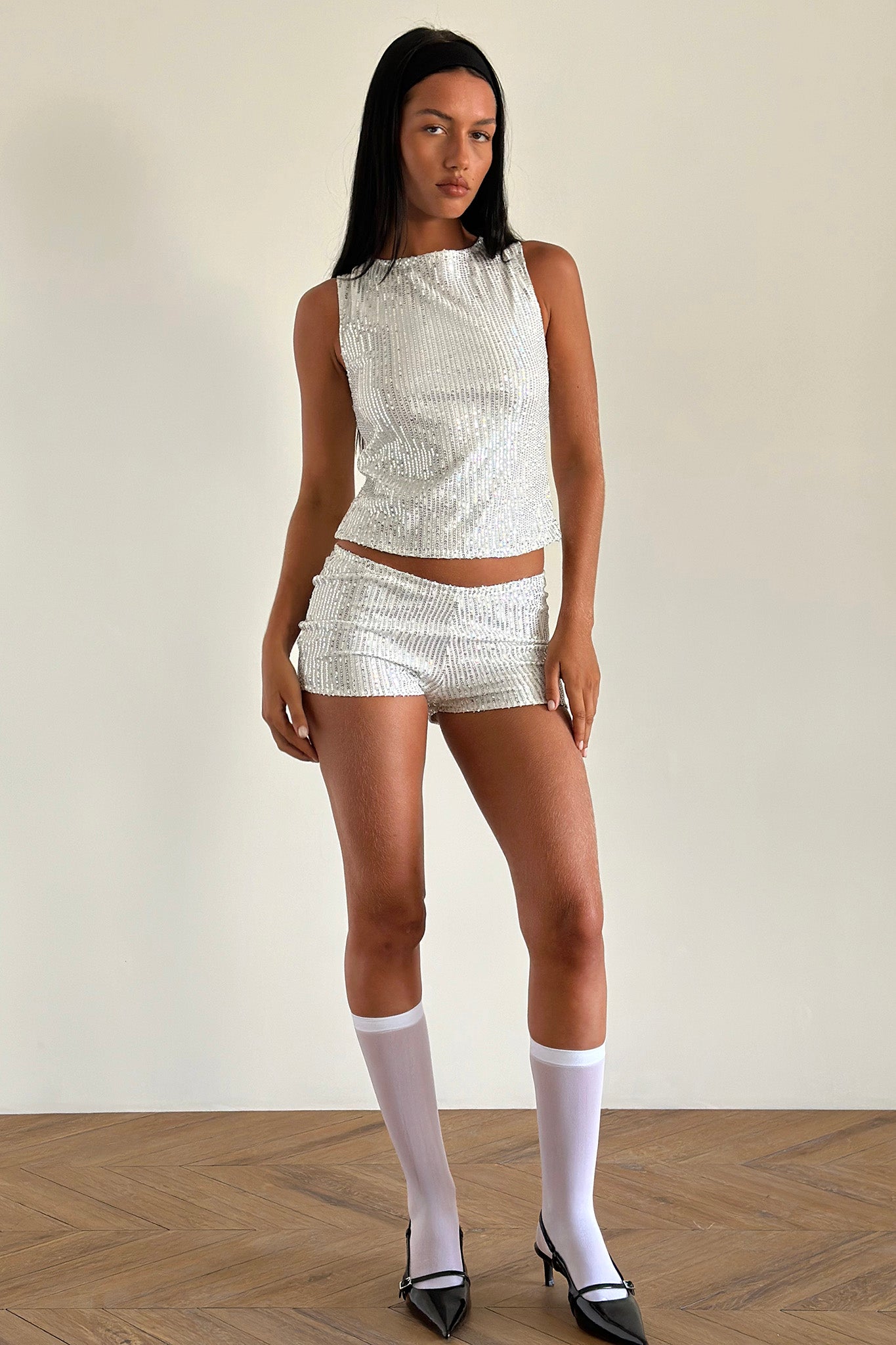Pantaloncini Erna con paillettes cromate argento