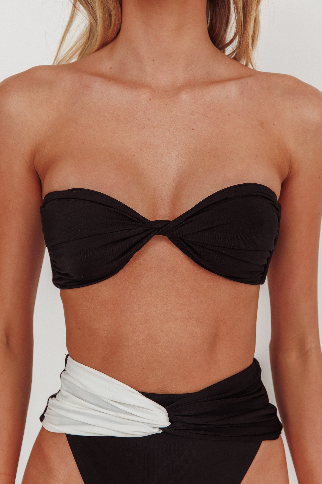Monique Twist Bandeau Bikini Top Nero