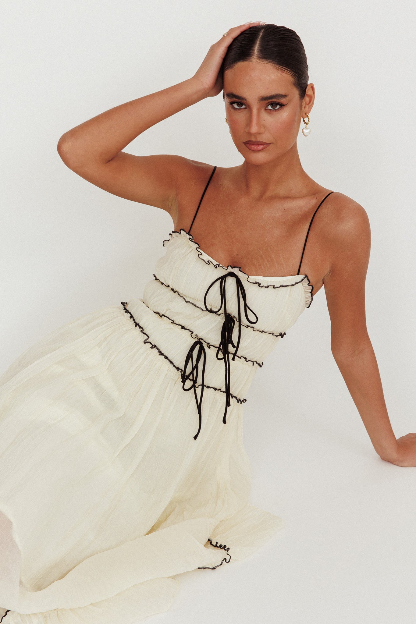 Abito lungo con cravatta Maidens color crema