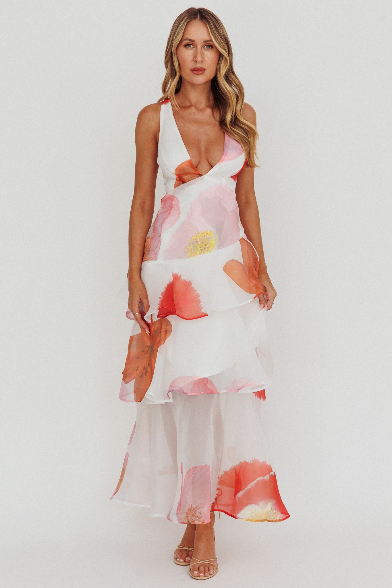 Abito lungo con volant sulla schiena e spalline Veda, fiori rosa