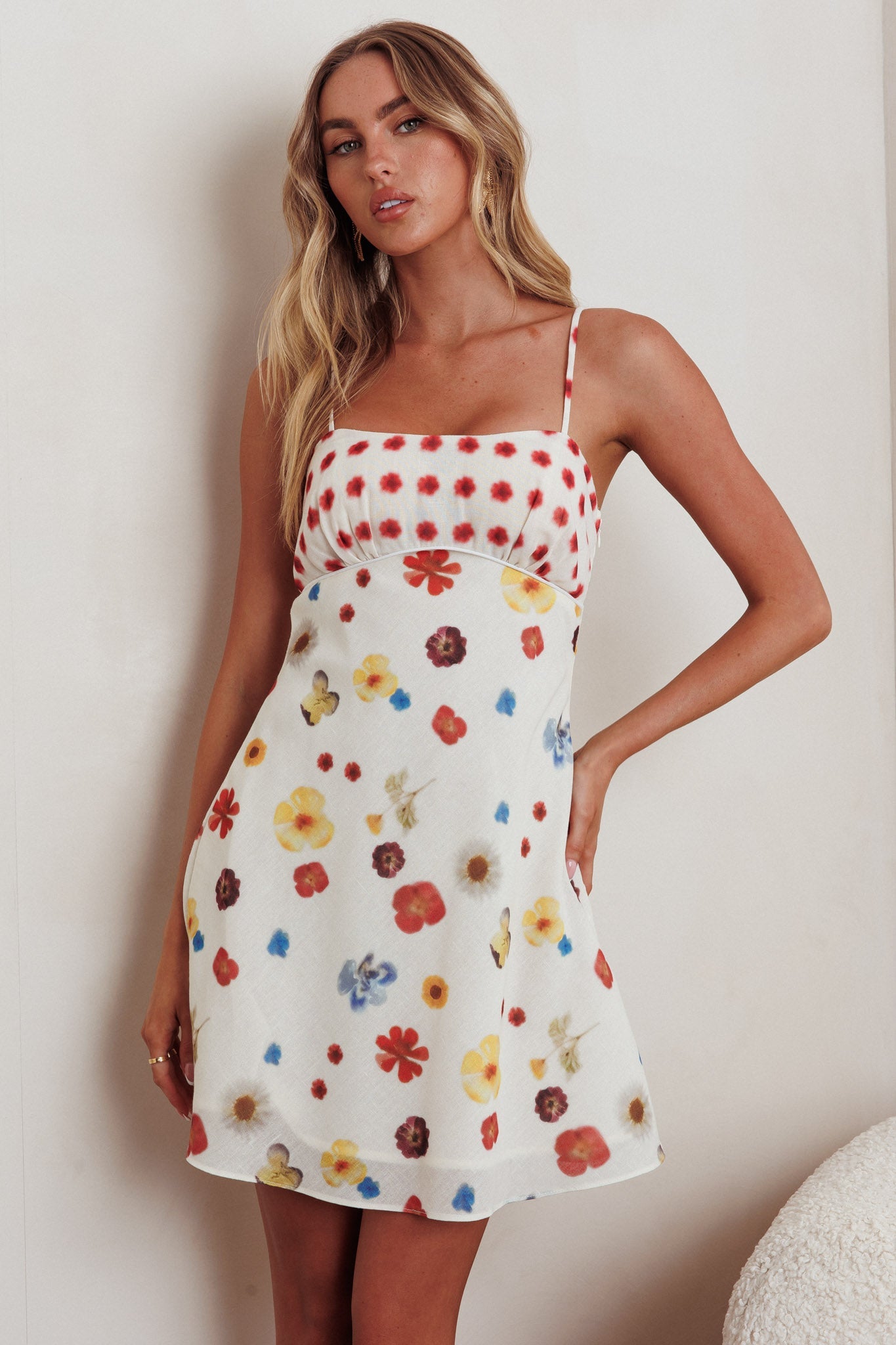 Mini abito con spalline e canotta Fleur Sun, fiori rossi