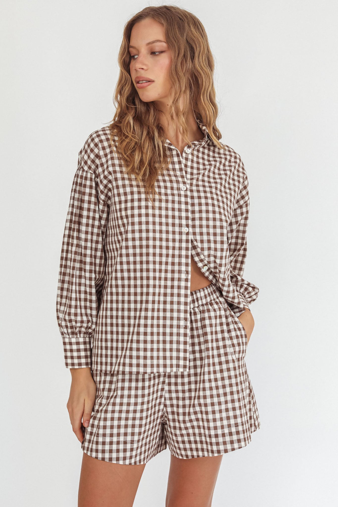 Pantaloncini con elastico in vita Weekends Away a quadri marroni