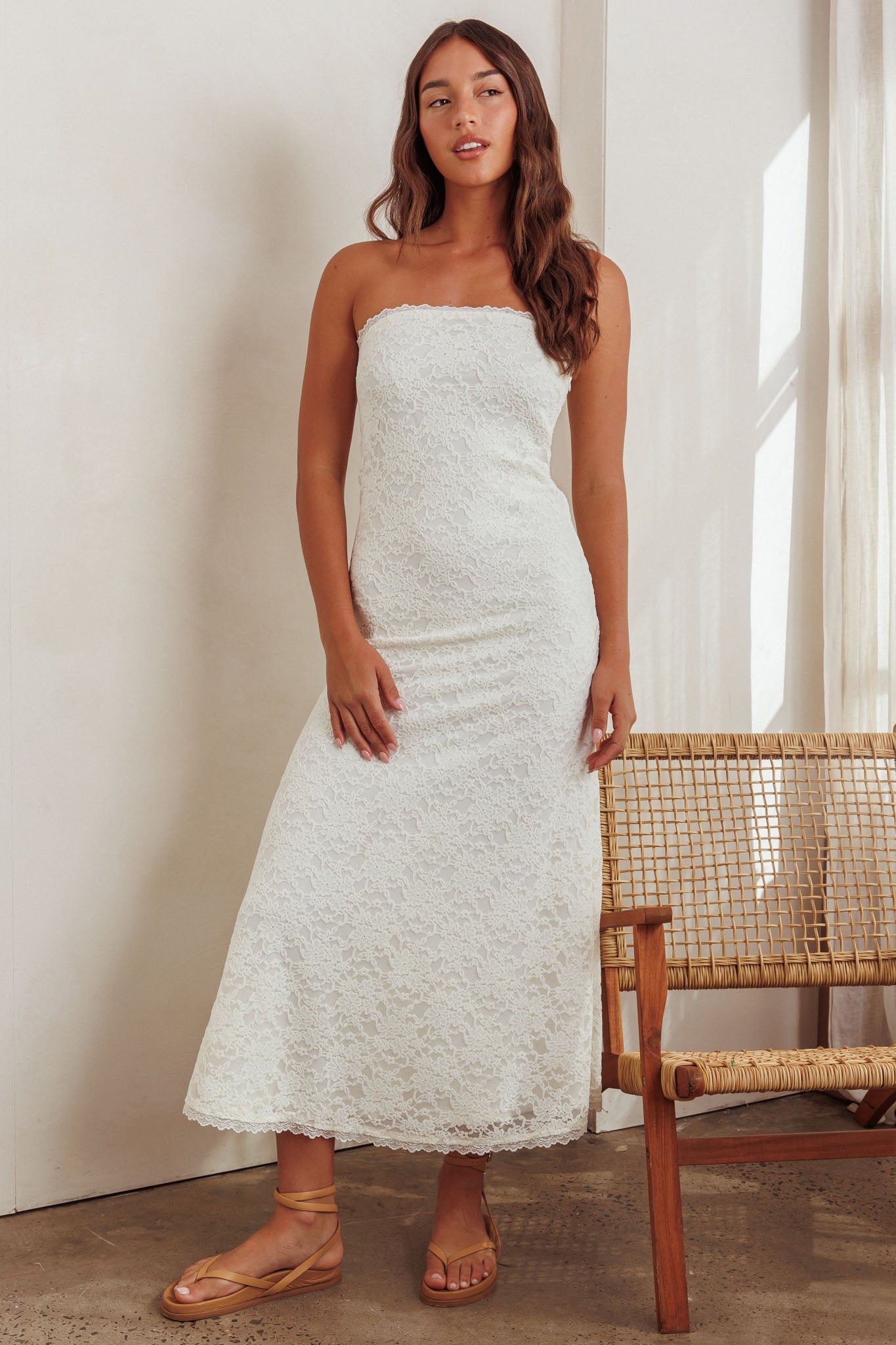 Abito lungo senza spalline in pizzo color crema Artice